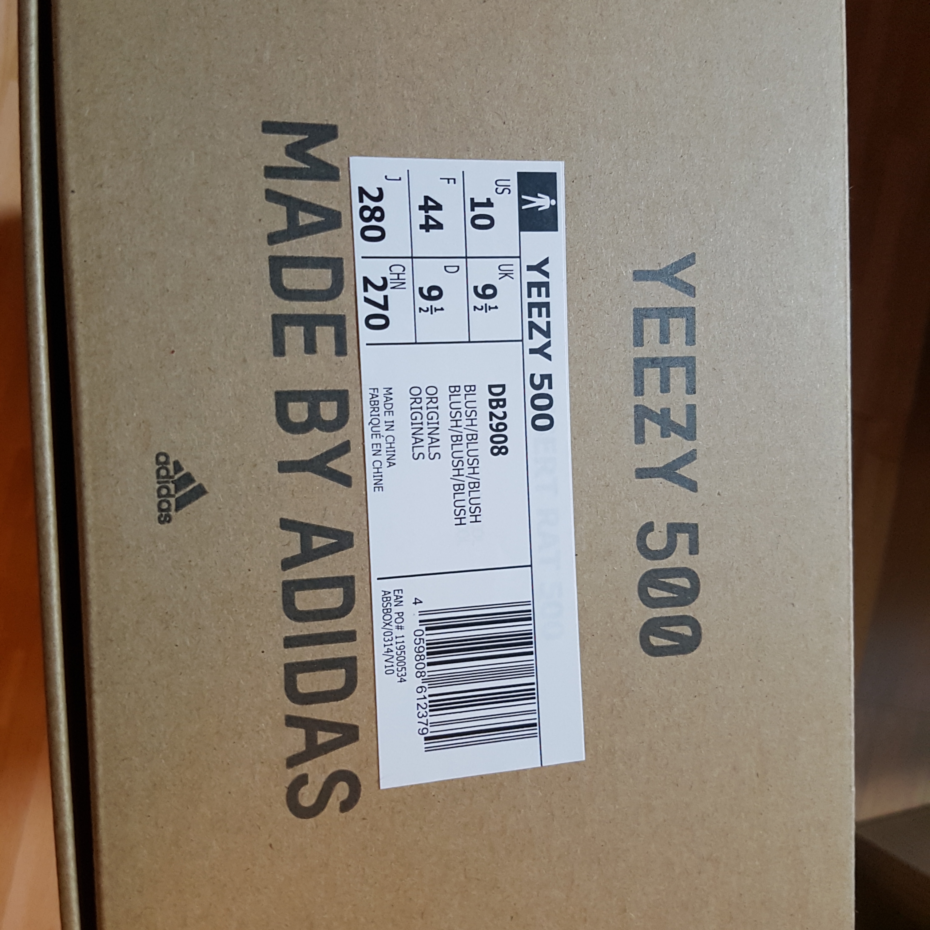 Adidas Yeezy 500 Blush 2018 착용 스타일 - 2