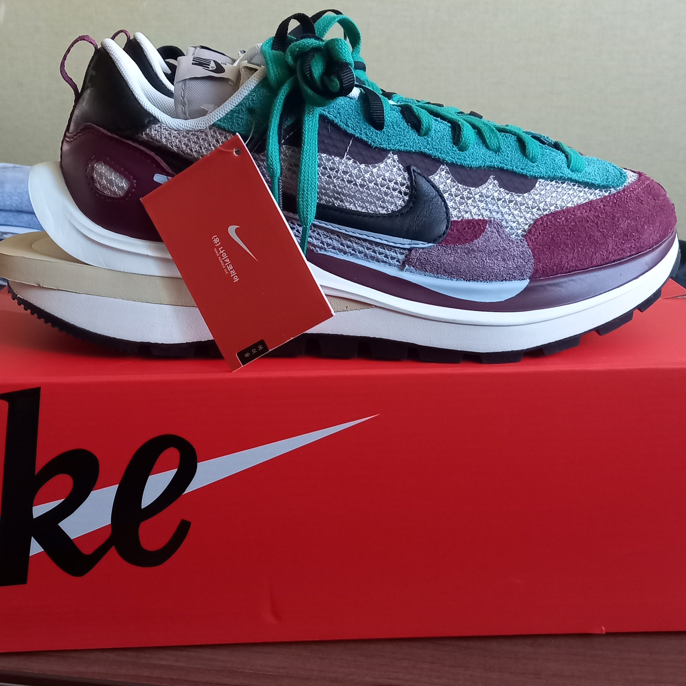 Nike x Sacai VaporWaffle String & Black Villain Red, Nike x Sacai VaporWaffle Black White 착용 스타일 - 1