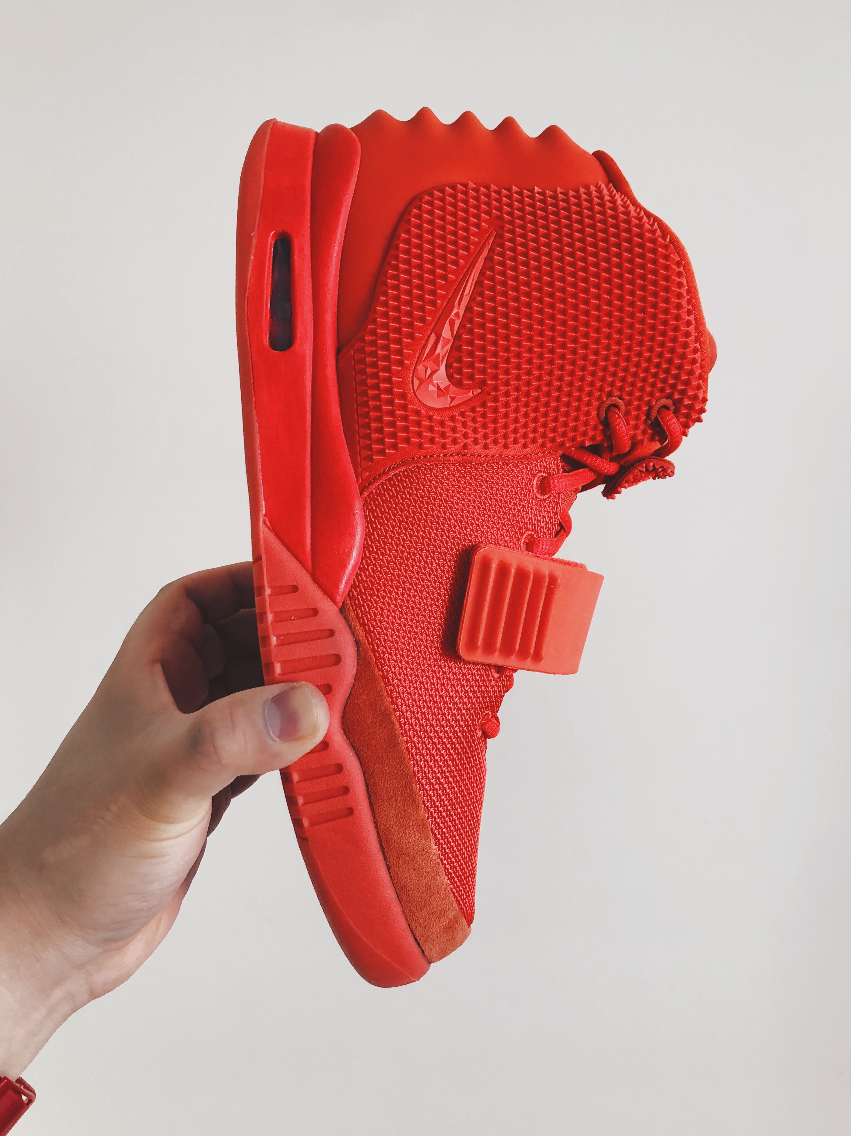 Nike Air Yeezy 2 Red October 착용 스타일