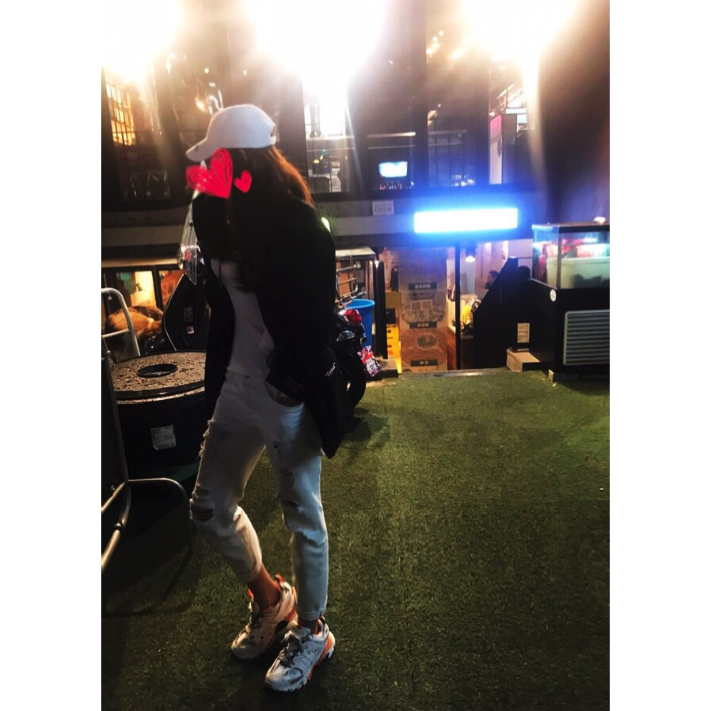 Balenciaga Track Sneakers White Orange 2019 착용 스타일 - 3