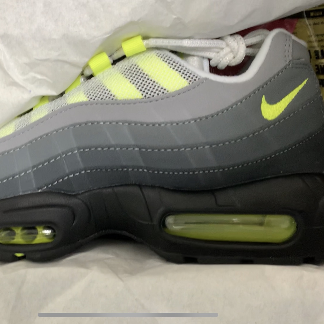 Nike Air Max 95 OG Neon Yellow 2020 착용 스타일 - 2