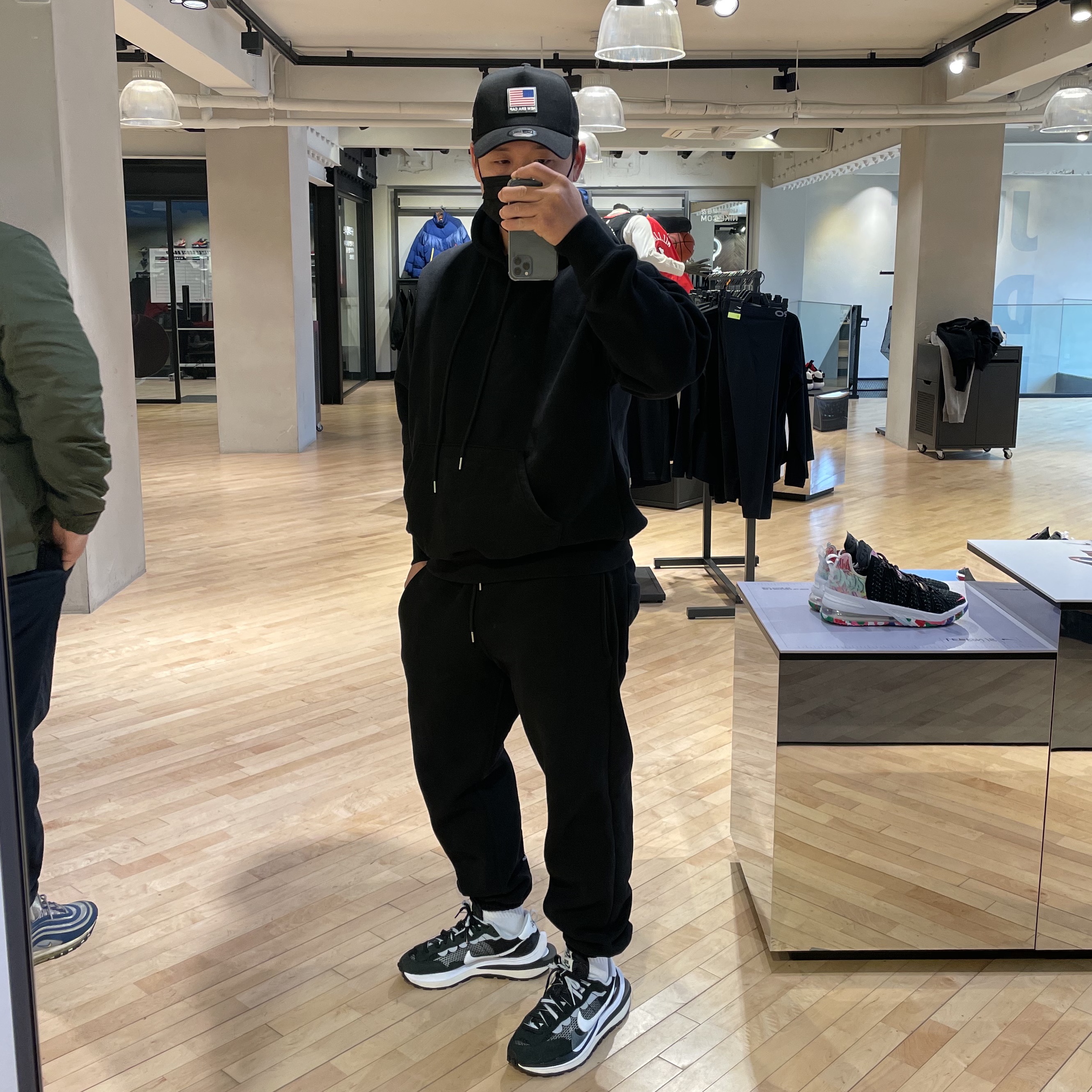 Nike x Sacai VaporWaffle Black White 착용 스타일