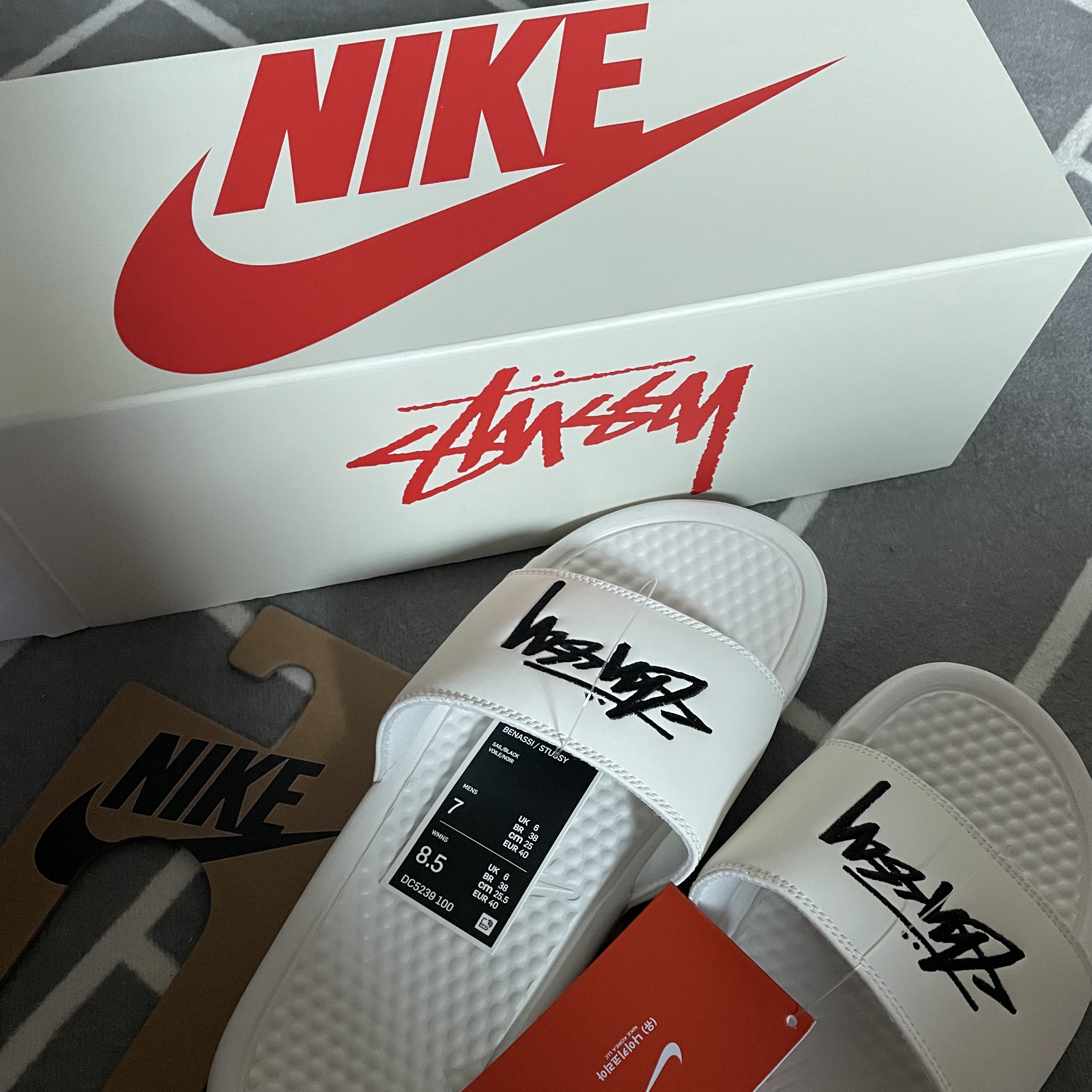 Nike x Stussy Benassi Slide Sail 착용 스타일