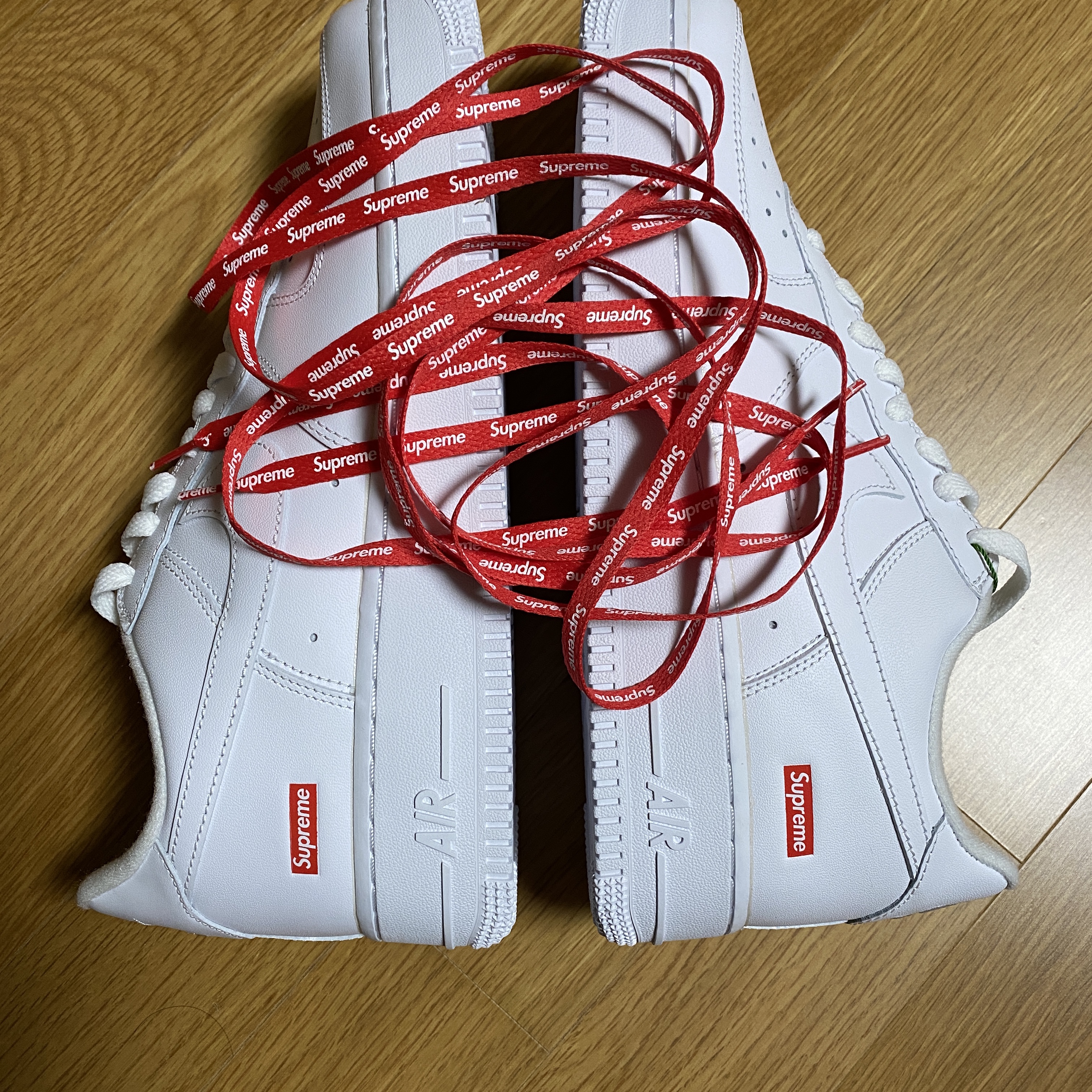 Nike x Supreme Air Force 1 Low White 착용 스타일