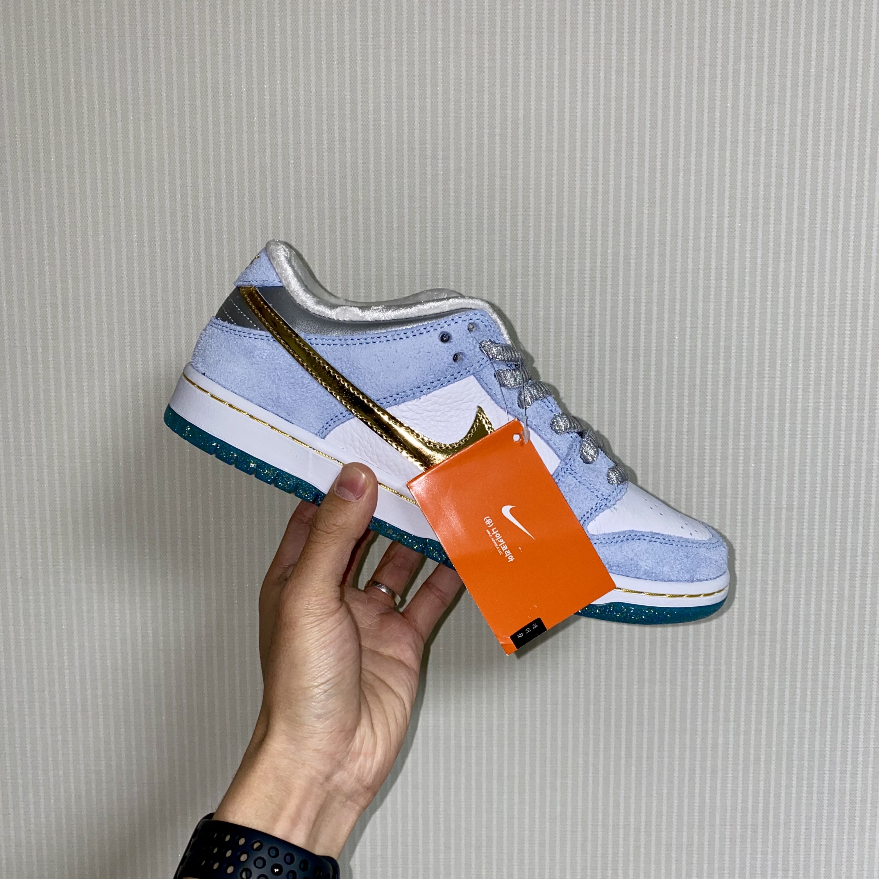 Nike x Sean Cliver SB Dunk Low Holiday Special 착용 스타일 - 2