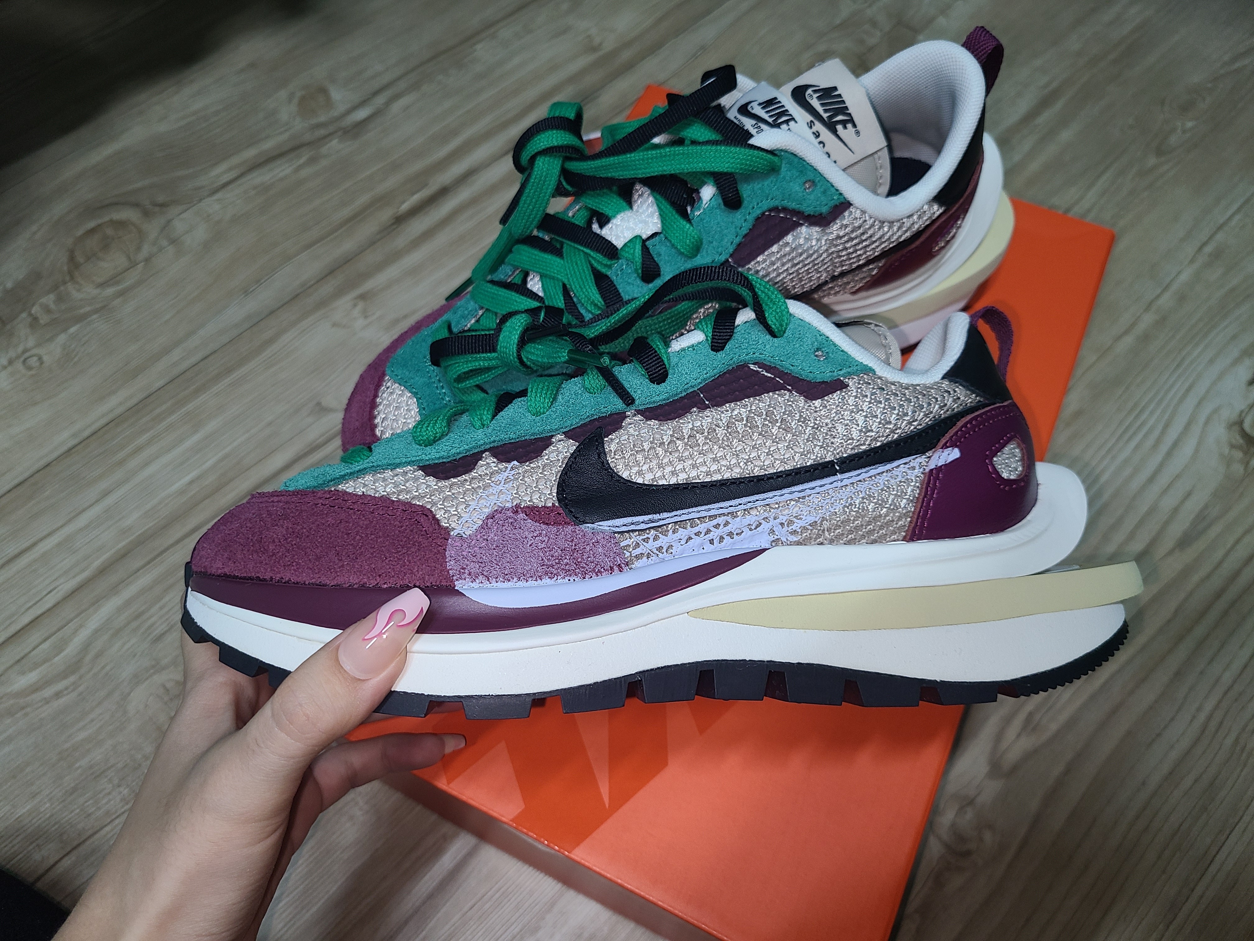 Nike x Sacai VaporWaffle String & Black Villain Red 착용 스타일 - 2