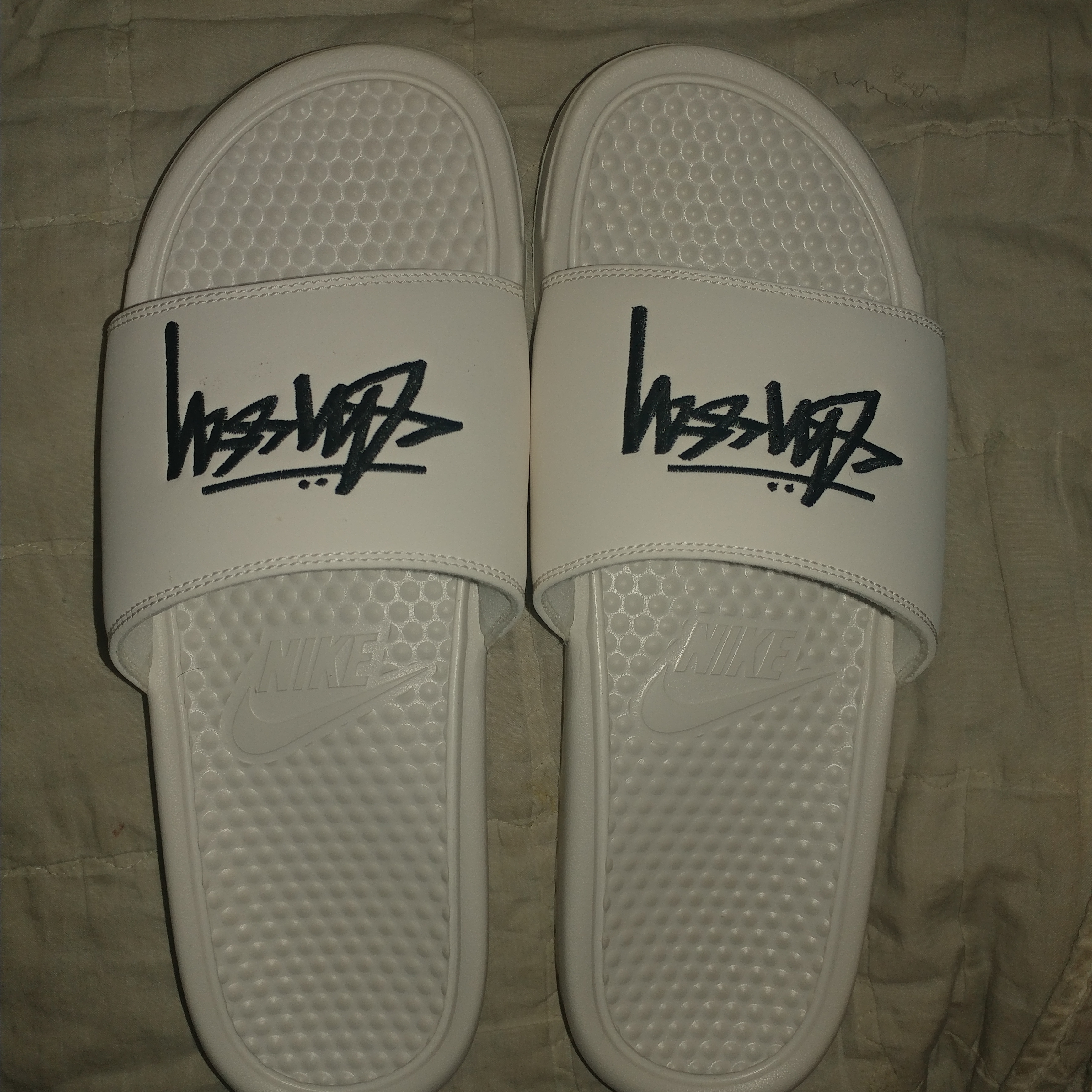 Nike x Stussy Benassi Slide Sail 착용 스타일
