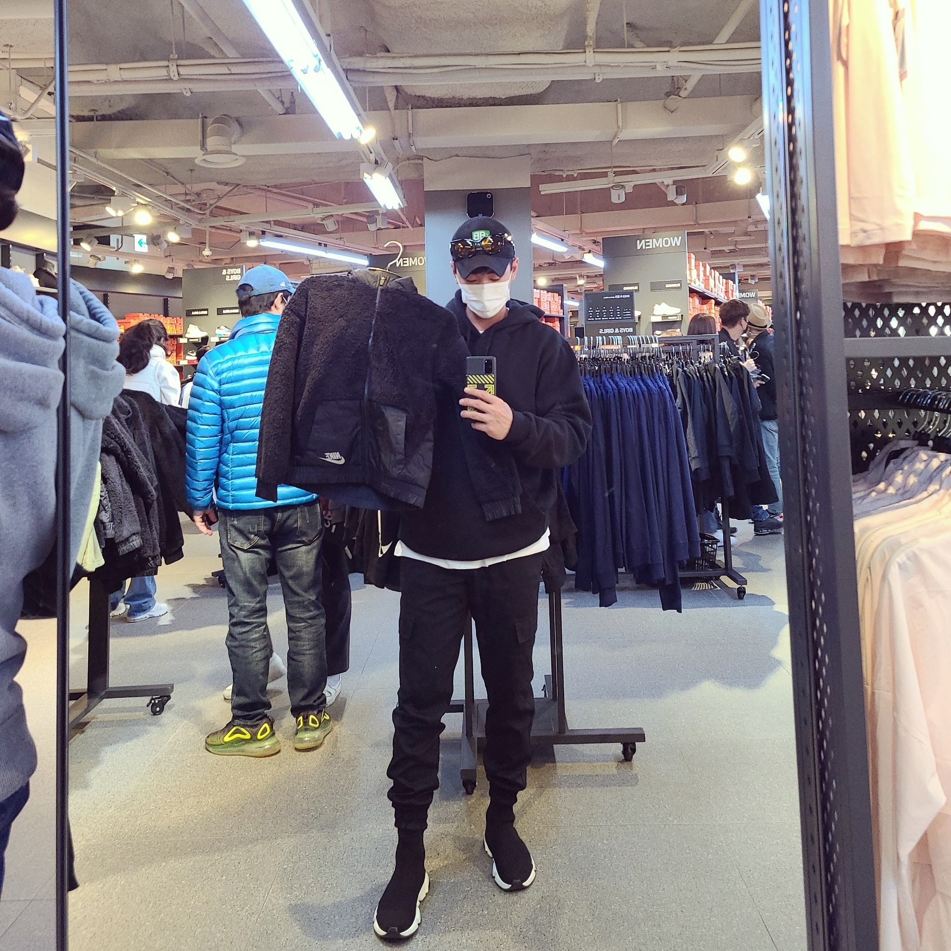 Balenciaga Speed Trainer Black White 2020 착용 스타일