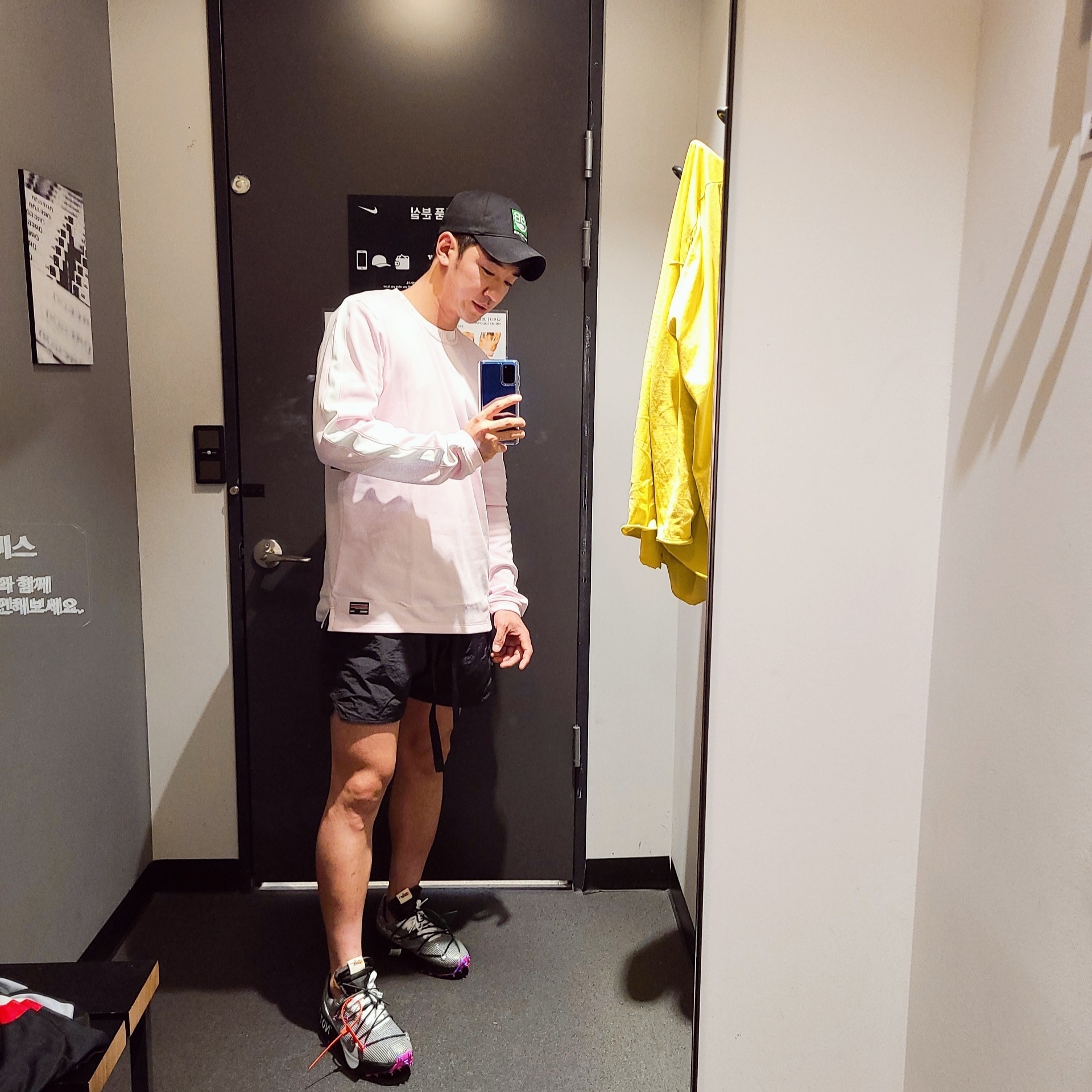 (W) Nike x Off-White Vapor Street Black Laser Fuchsia 착용 스타일