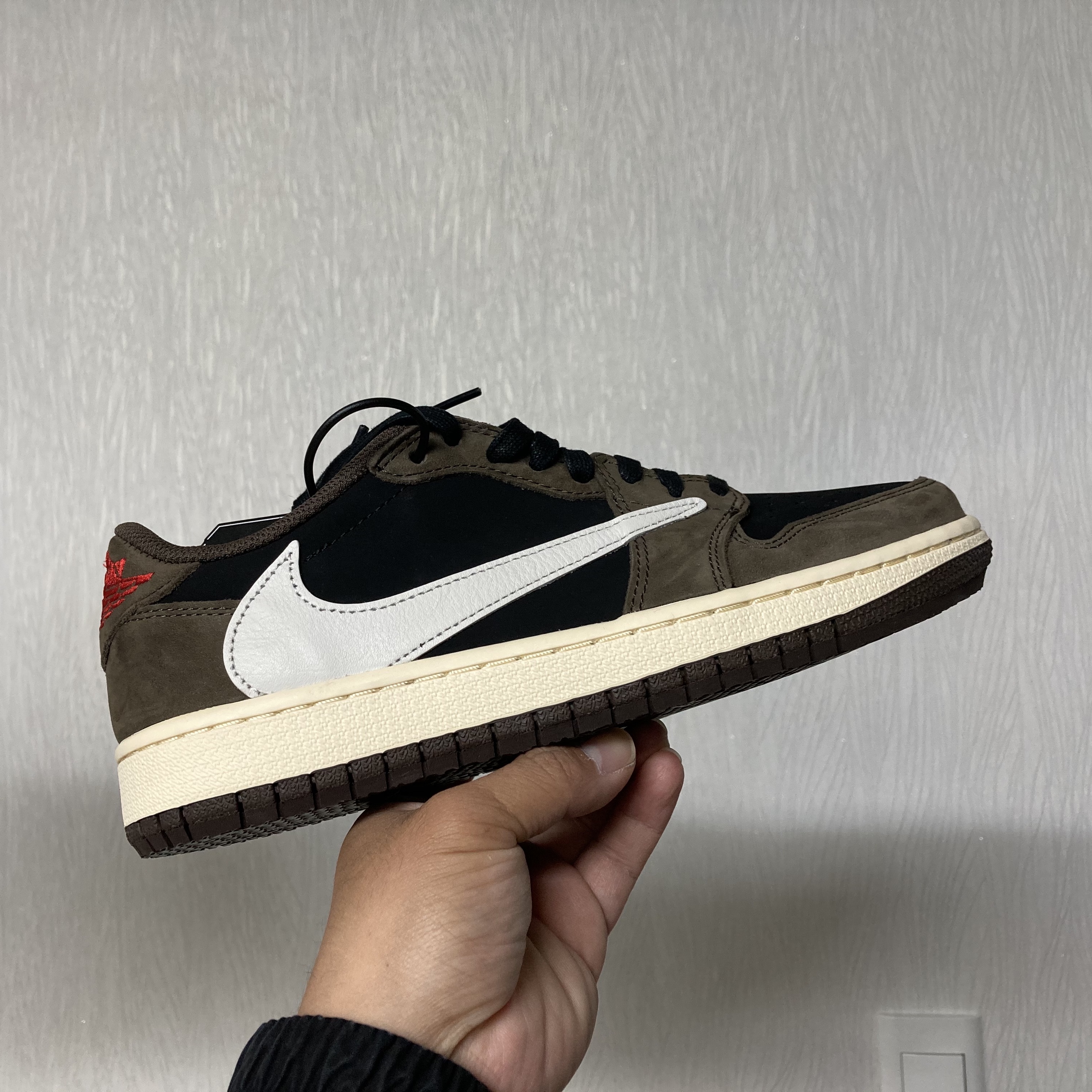 Jordan 1 x Travis Scott Retro Low OG SP Mocha 착용 스타일