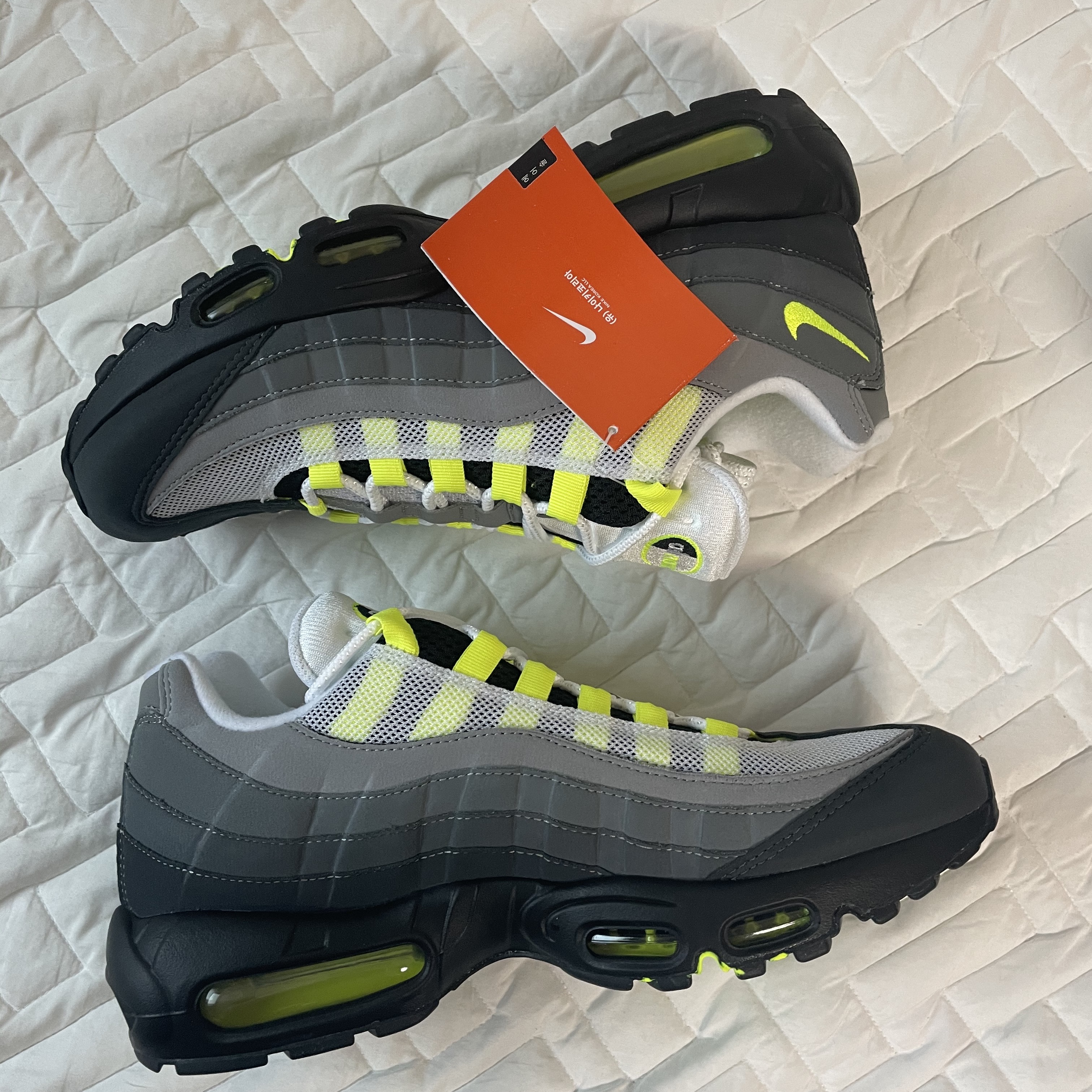 Nike Air Max 95 OG Neon Yellow 2020 착용 스타일 - 2