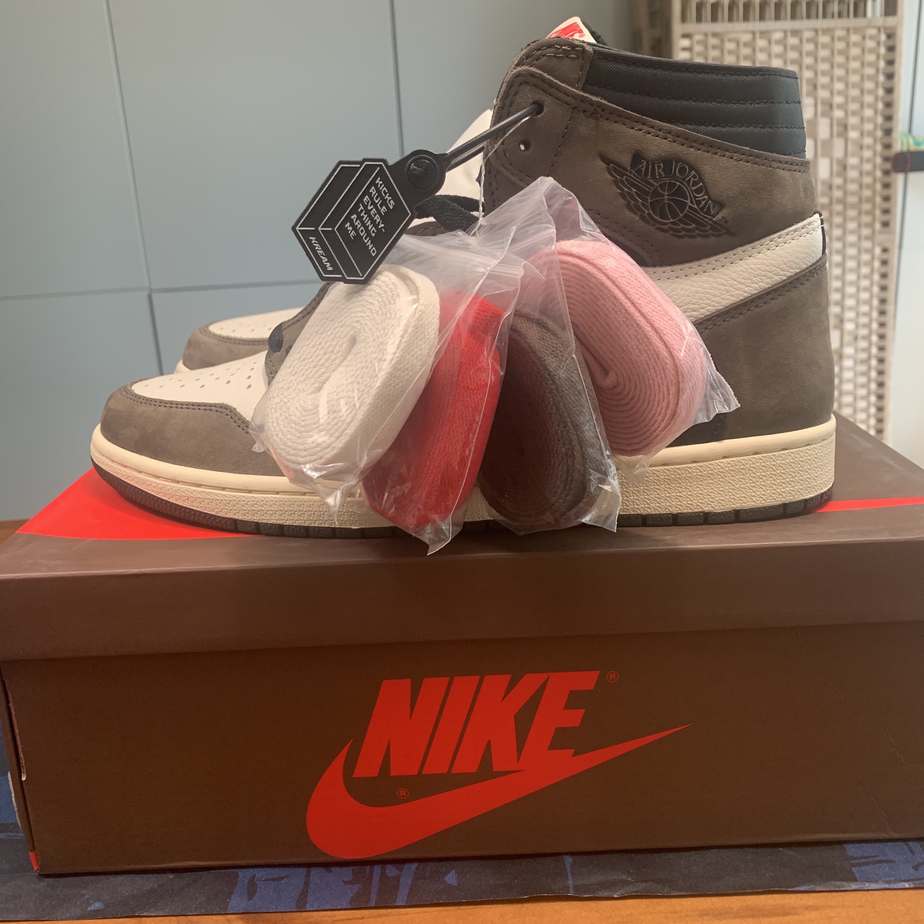 Jordan 1 x Travis Scott Retro High OG SP Mocha, Jordan 1 x Union Retro High Black Toe 착용 스타일 - 5