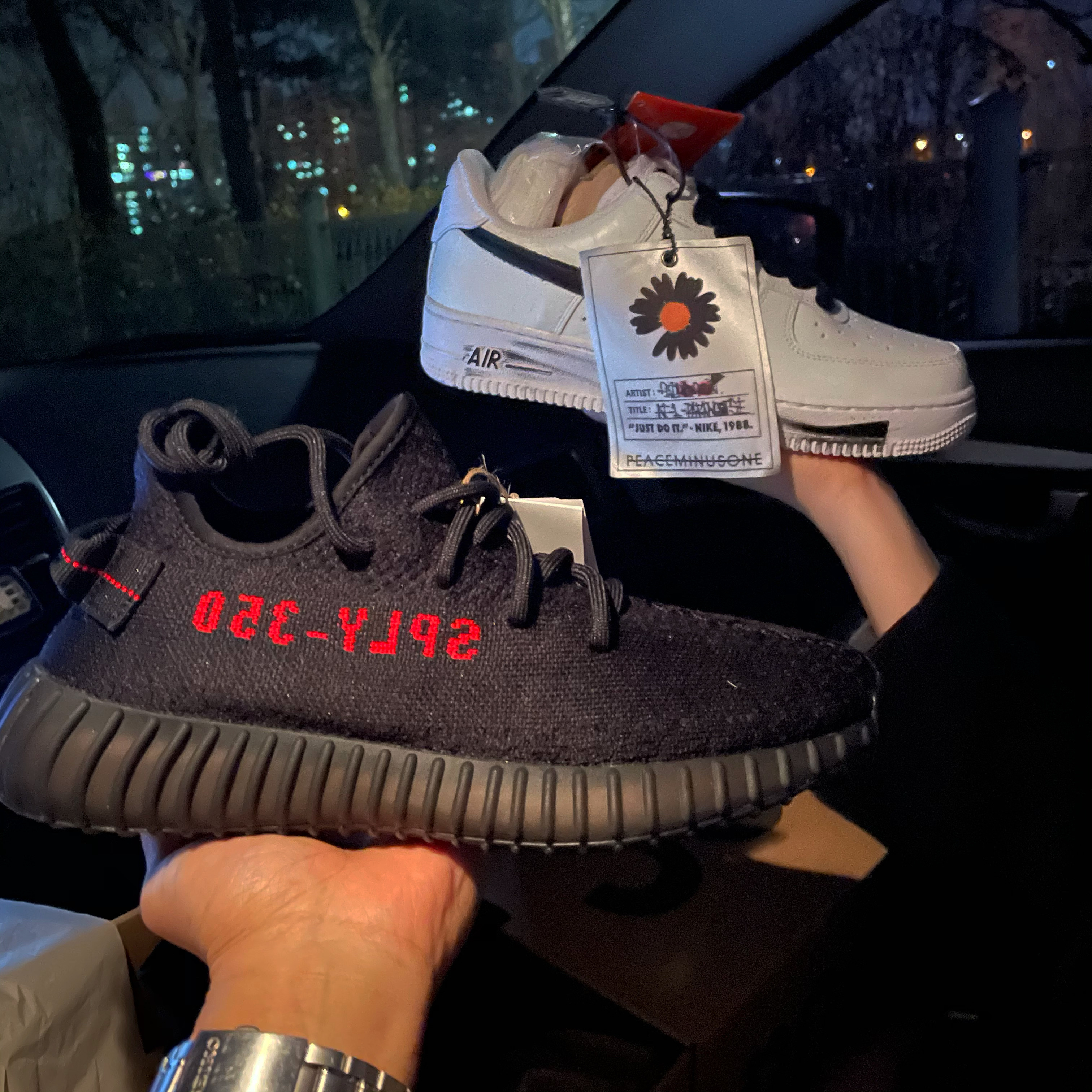 Adidas Yeezy Boost 350 V2 Black Red 2020, Nike x Peaceminusone Air Force 1 Low Para-Noise 2.0 착용 스타일