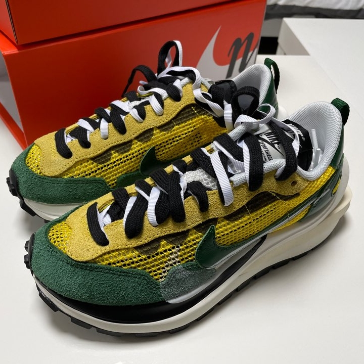 Nike x Sacai VaporWaffle Tour Yellow & Gorge Green Sail 착용 스타일