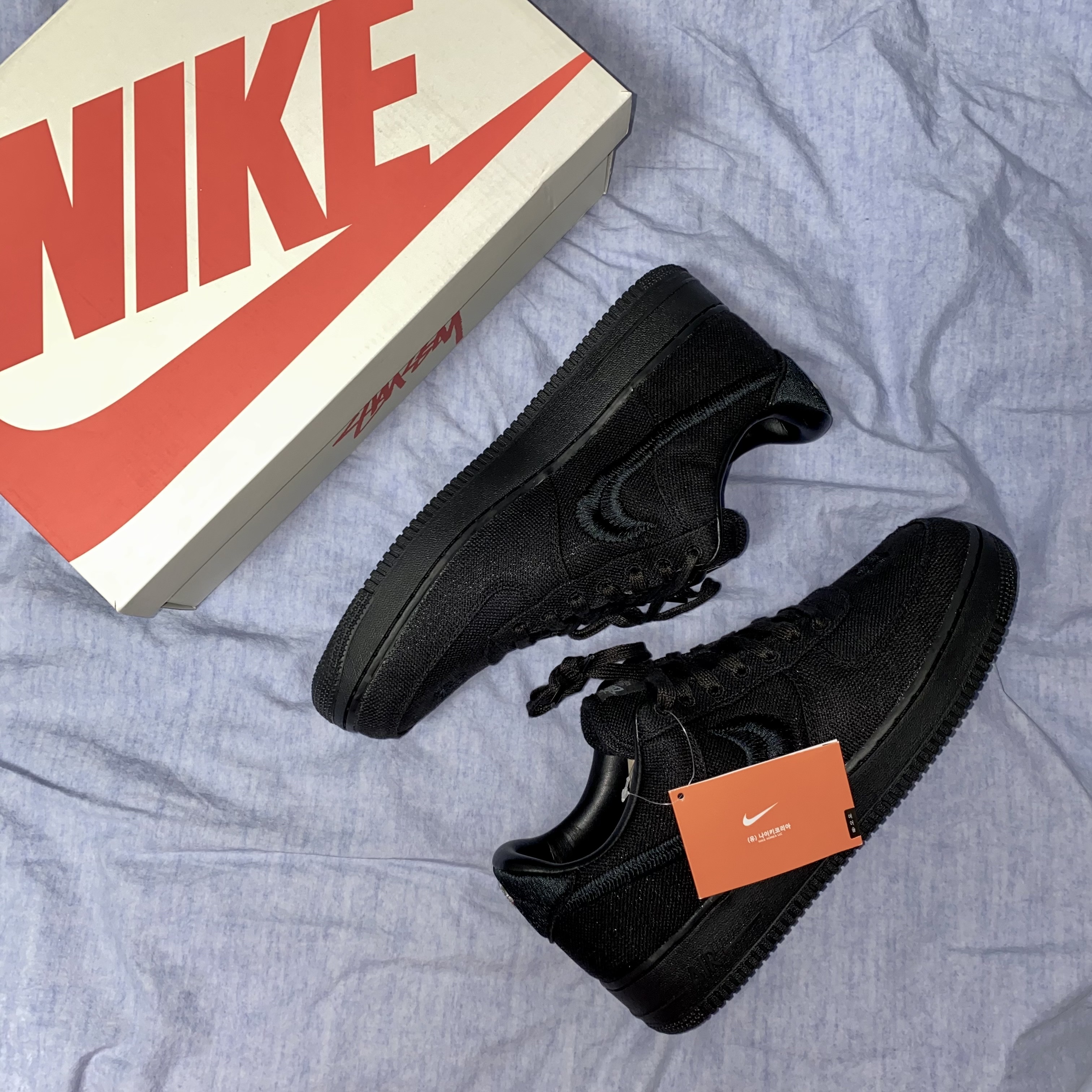 Nike x Stussy Air Force 1 Low Triple Black 착용 스타일 - 1