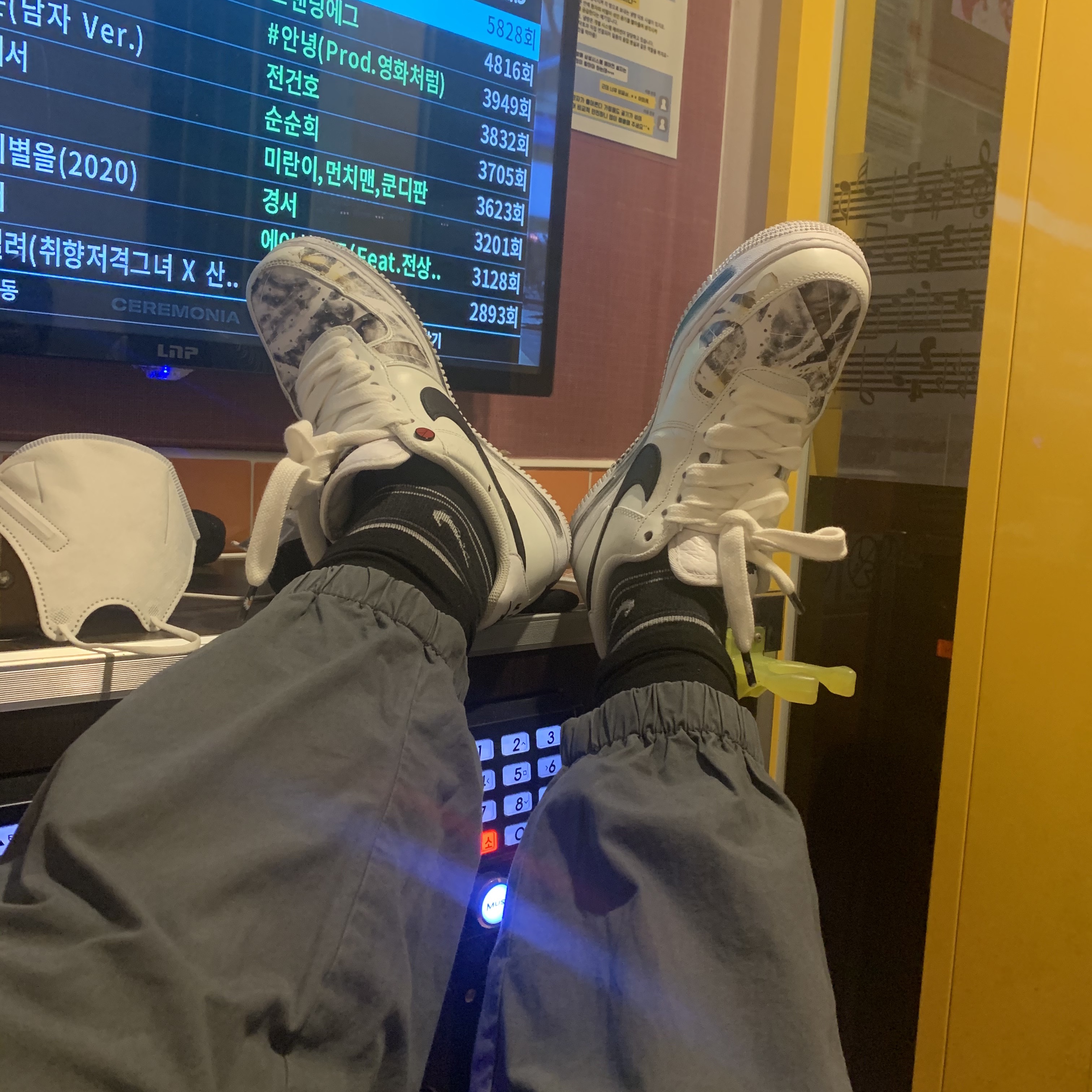 Nike x Peaceminusone Air Force 1 Low Para-Noise 2.0 착용 스타일