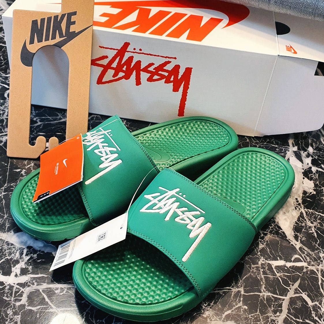 Nike x Stussy Benassi Slide Pine Green 착용 스타일