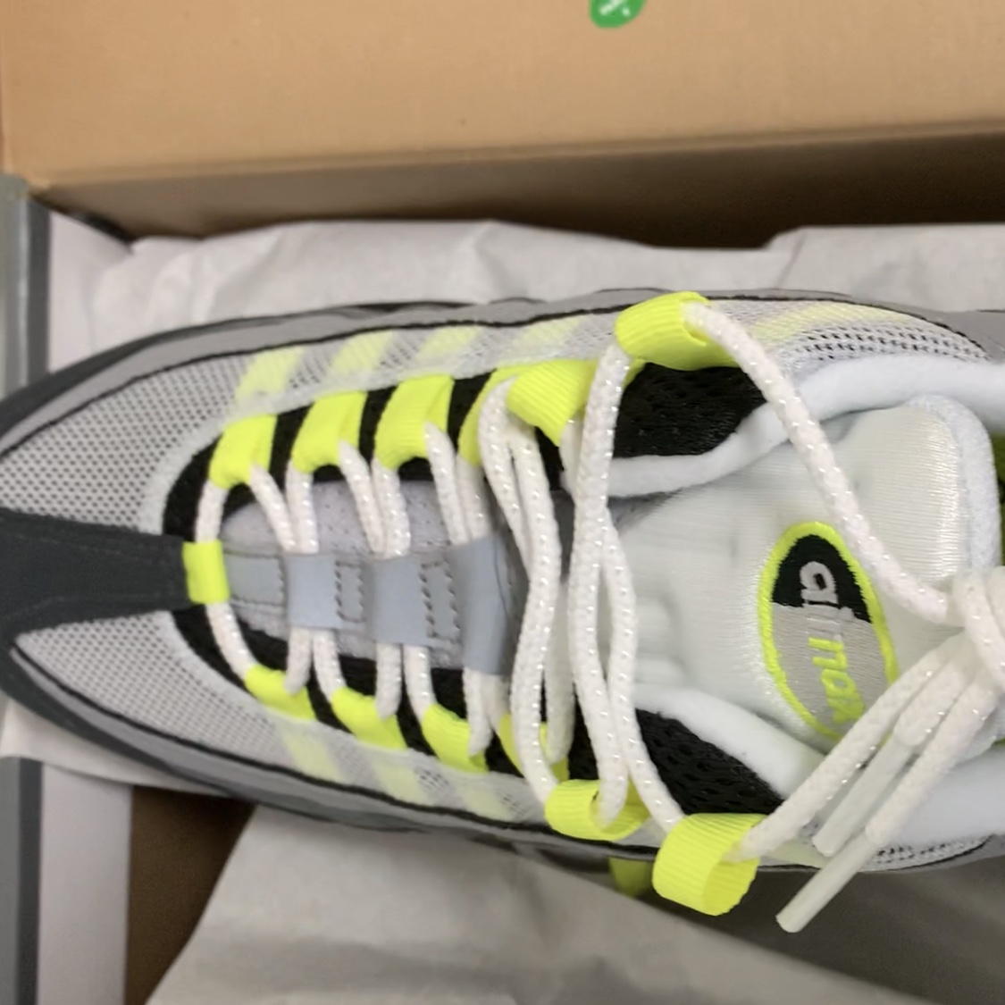 Nike Air Max 95 OG Neon Yellow 2020 착용 스타일 - 3