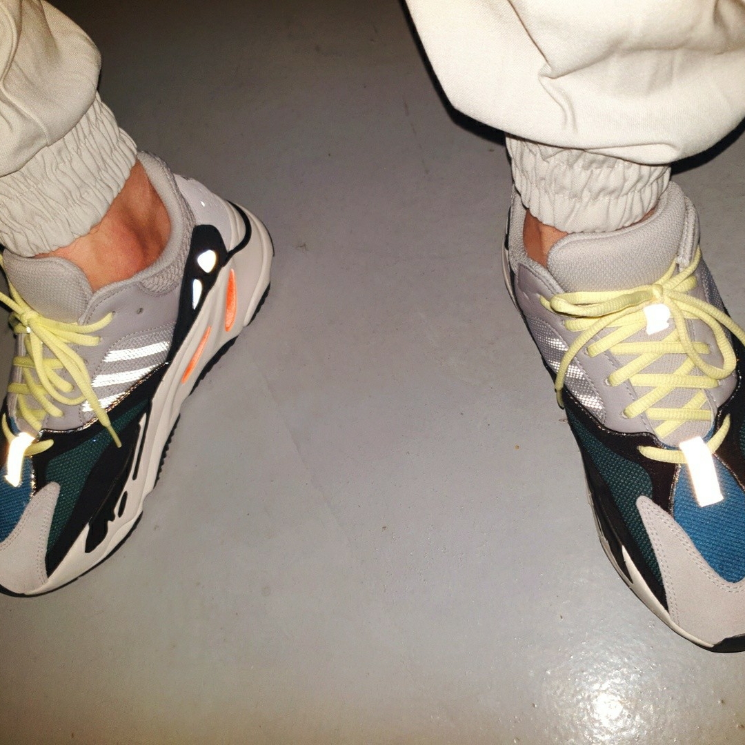Adidas Yeezy Boost 700 Wave Runner Solid Grey 2017/2019 착용 스타일 - 4