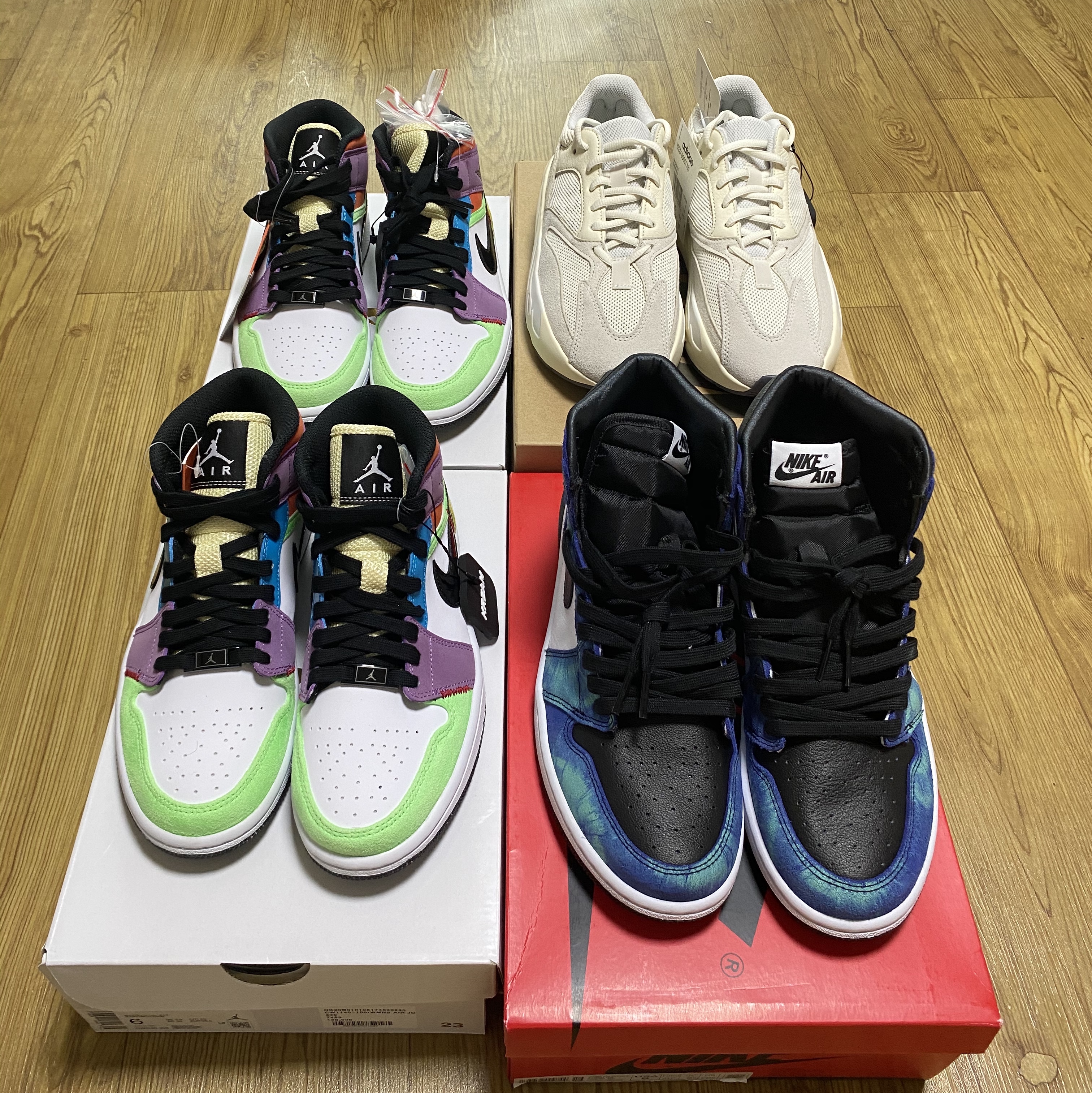 (W) Jordan 1 Retro High Tie-Dye, Adidas Yeezy Boost 700 Analog 2019 착용 스타일