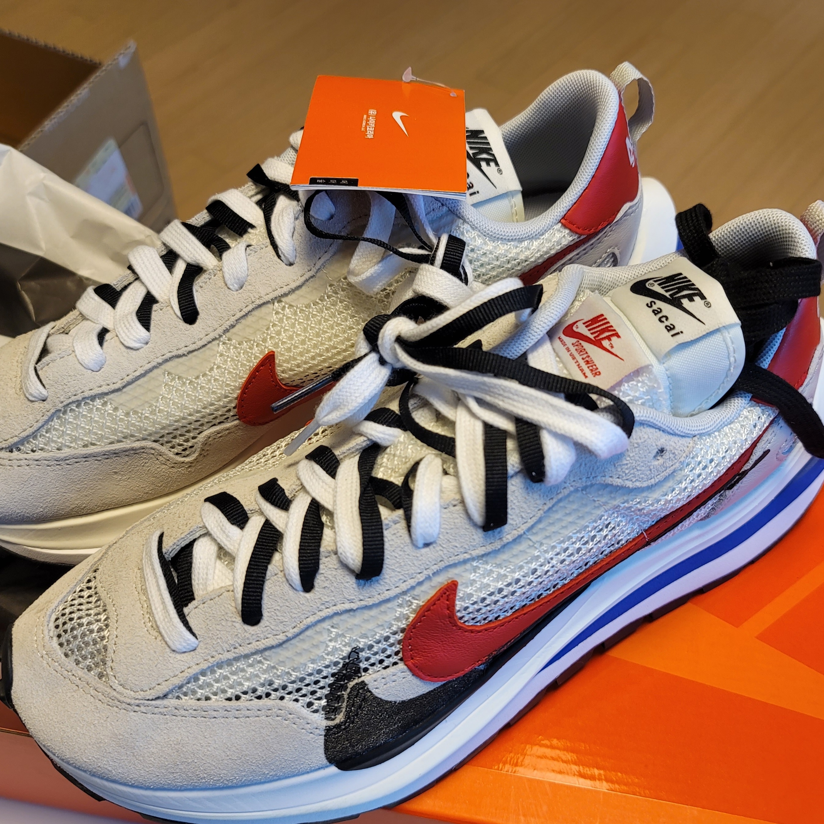 Nike x Sacai VaporWaffle Royal Fuchsia 착용 스타일