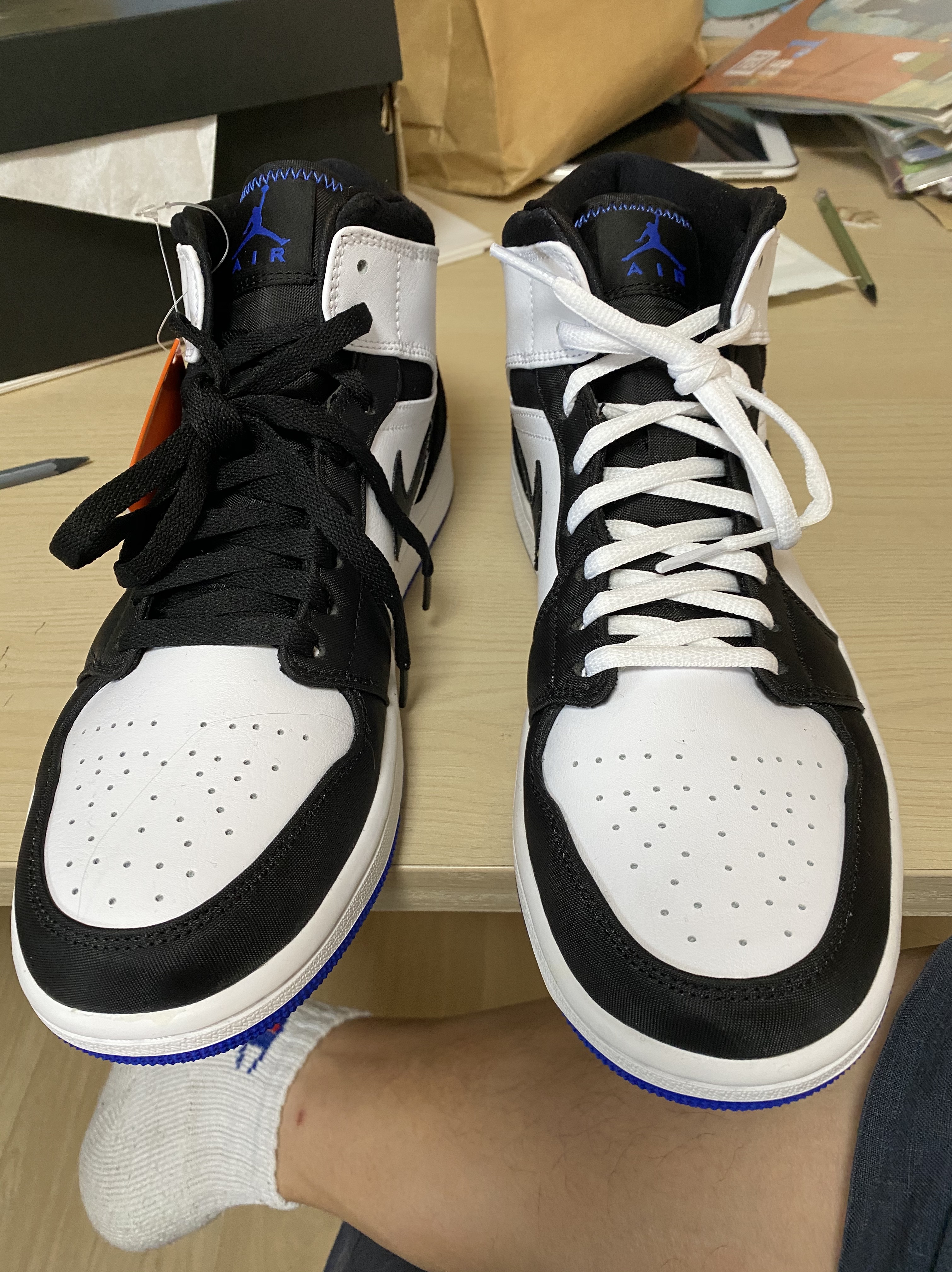 Jordan 1 Mid SE Hyper Royal 착용 스타일 - 2