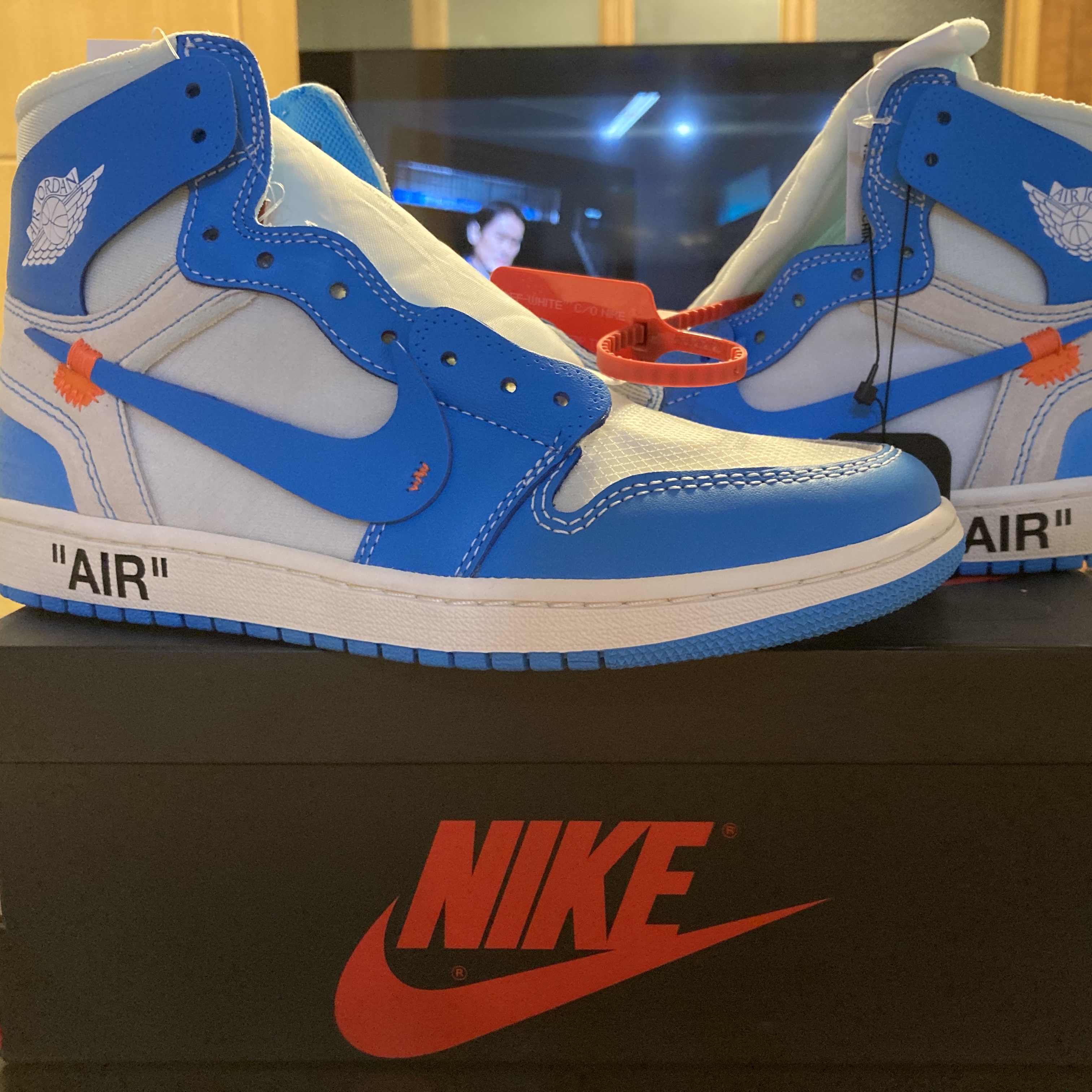 Jordan 1 x Off-White Retro High University Blue 착용 스타일