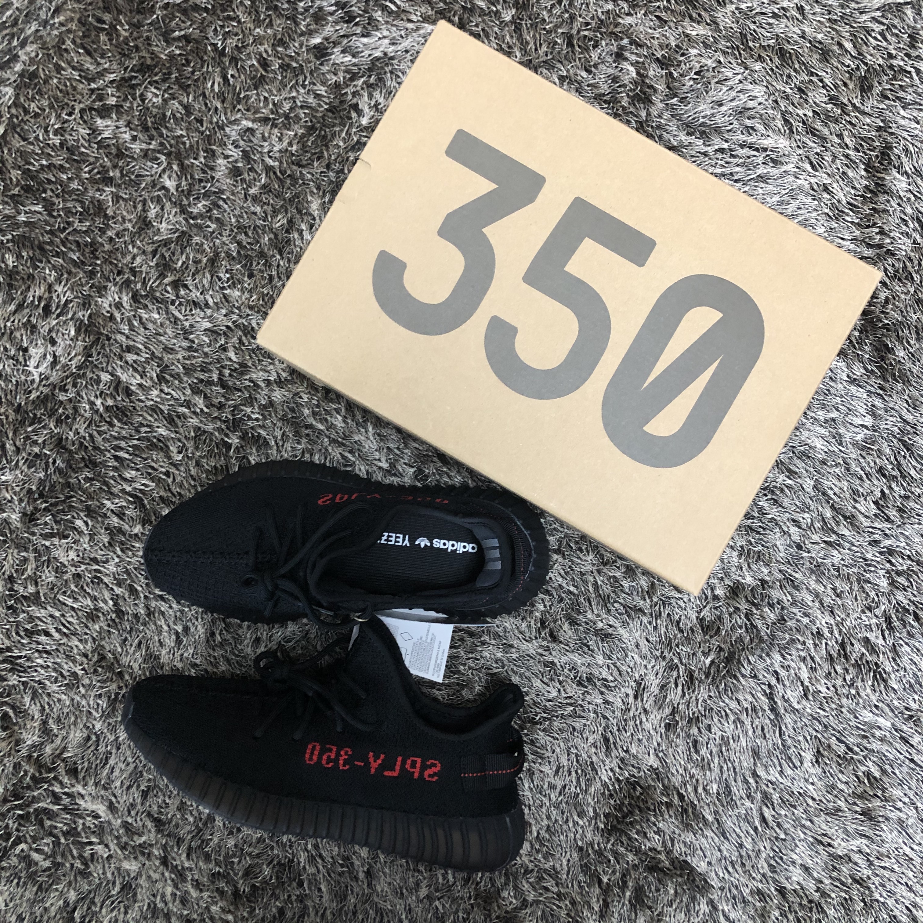 Adidas Yeezy Boost 350 V2 Black Red 2020 착용 스타일