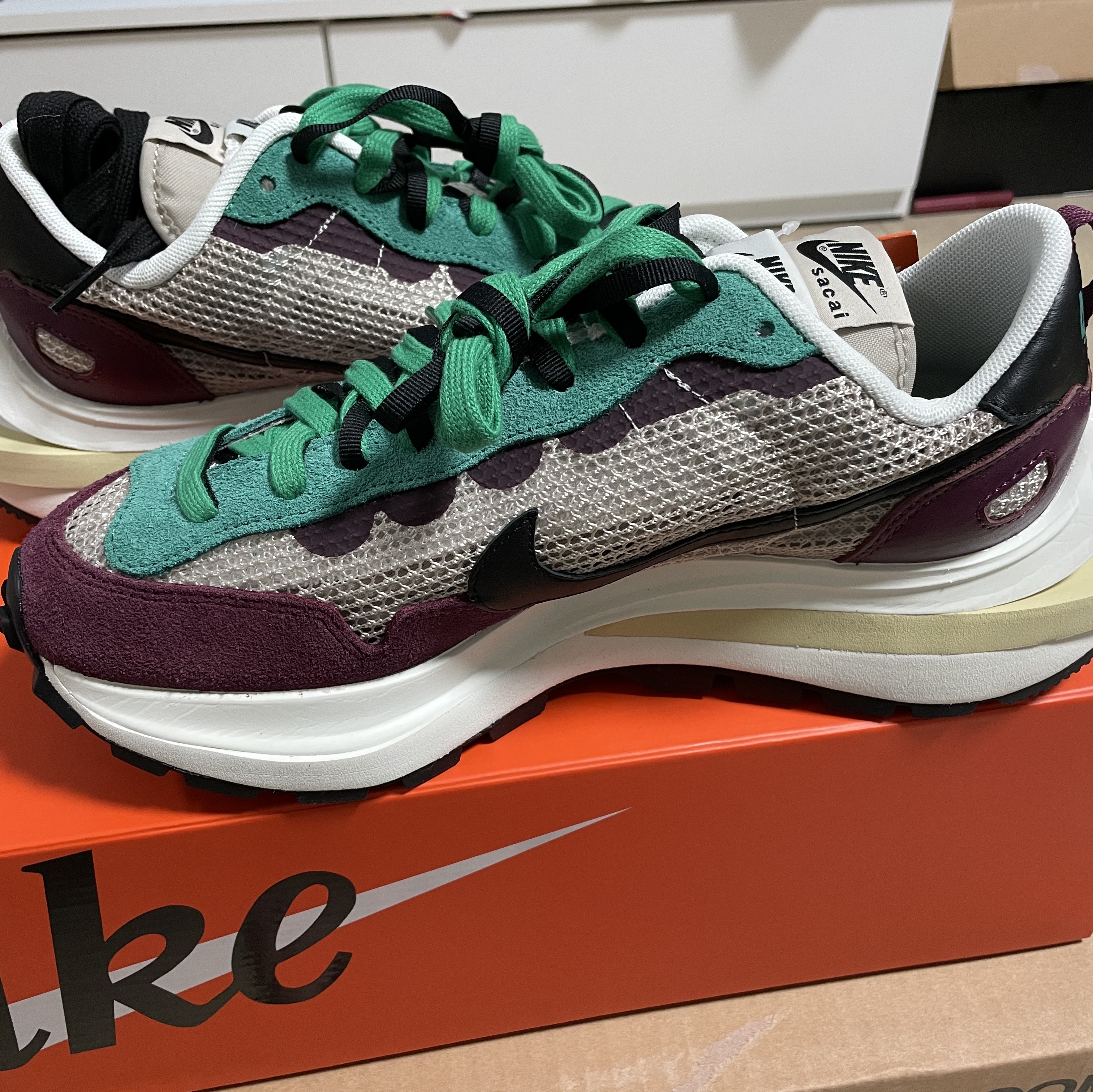 Nike x Sacai VaporWaffle String & Black Villain Red 착용 스타일