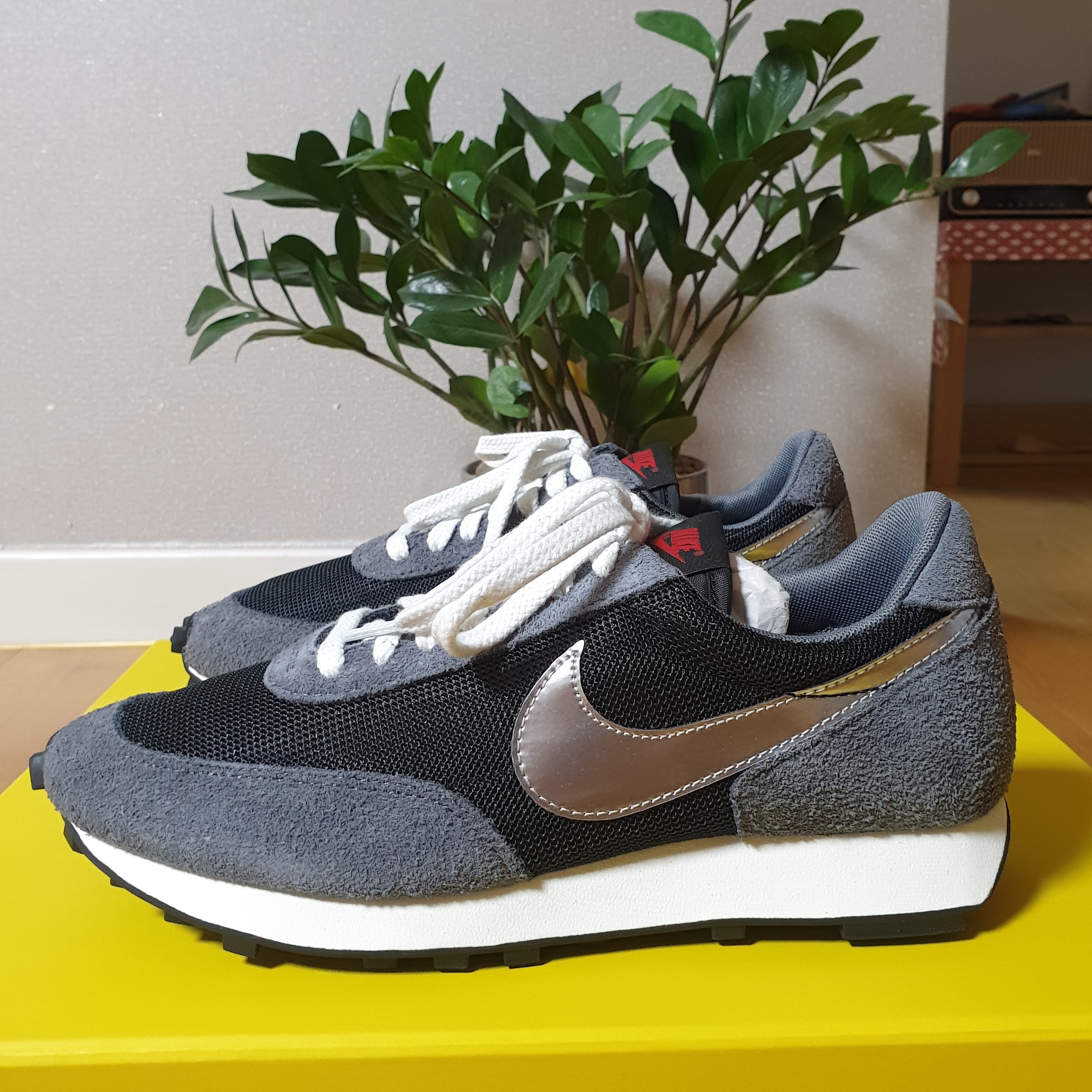 Nike Daybreak SP Black Metallic Silver 착용 스타일