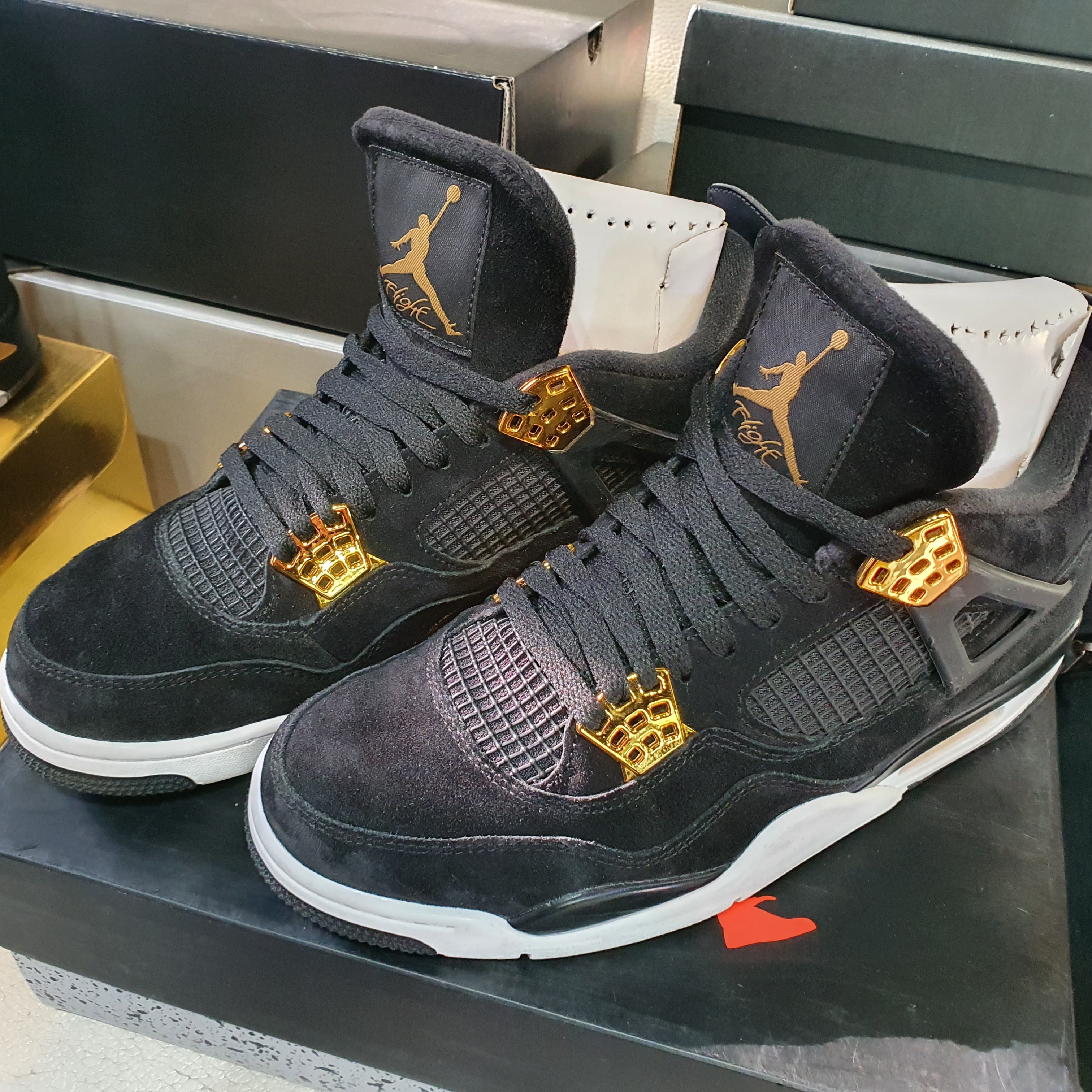 Jordan 4 Retro Royalty 착용 스타일
