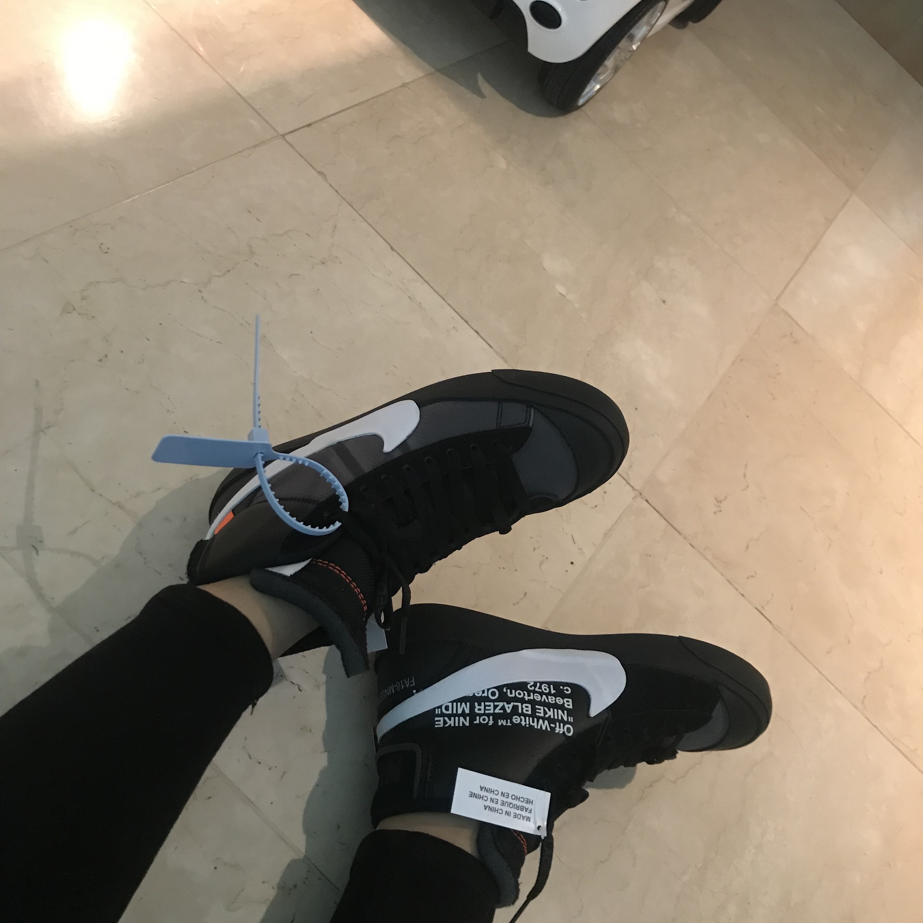 Nike x Off-White Blazer Mid Grim Reaper Black 착용 스타일