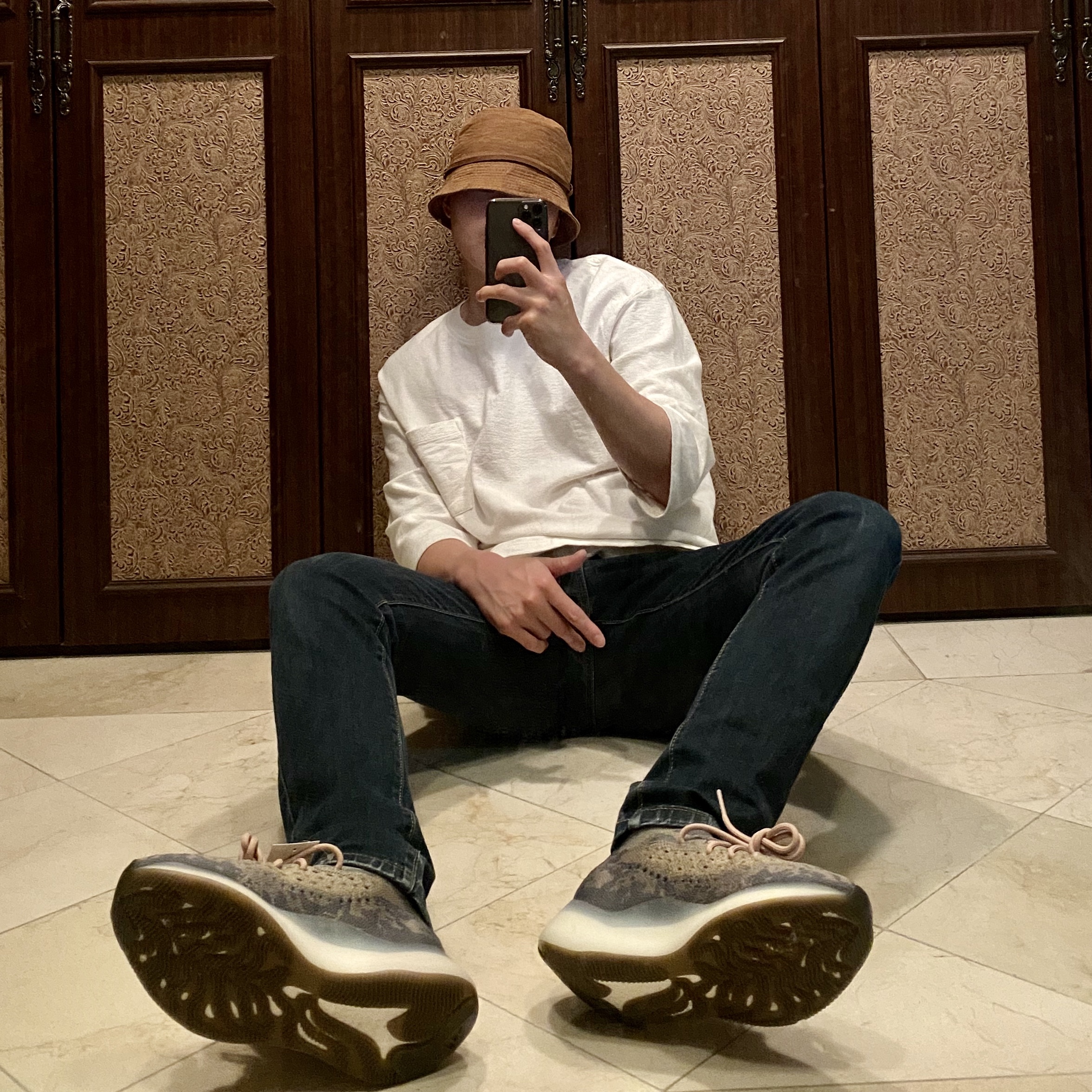 Adidas Yeezy Boost 380 Mist - Non-Reflective 착용 스타일