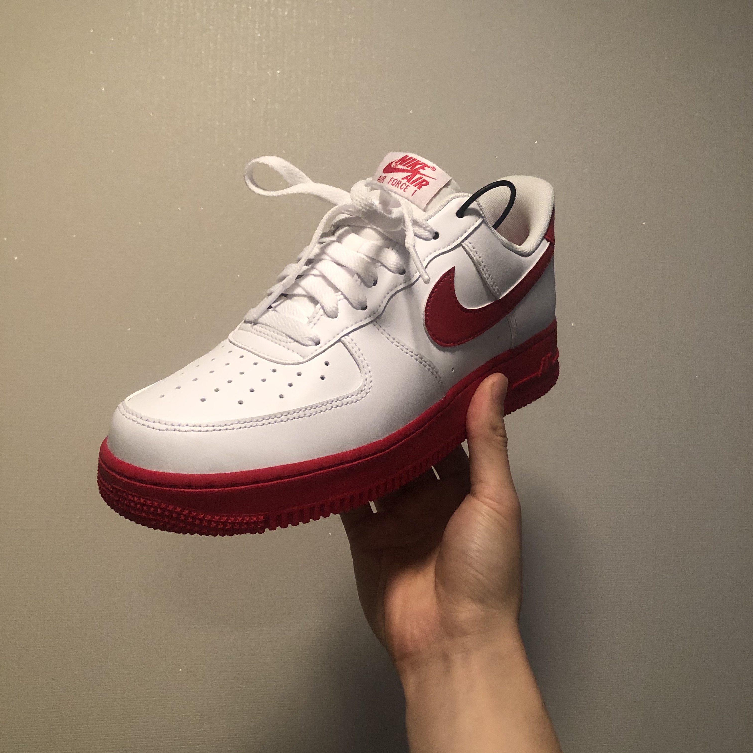 Nike Air Force 1 Low White Red Midsole 착용 스타일
