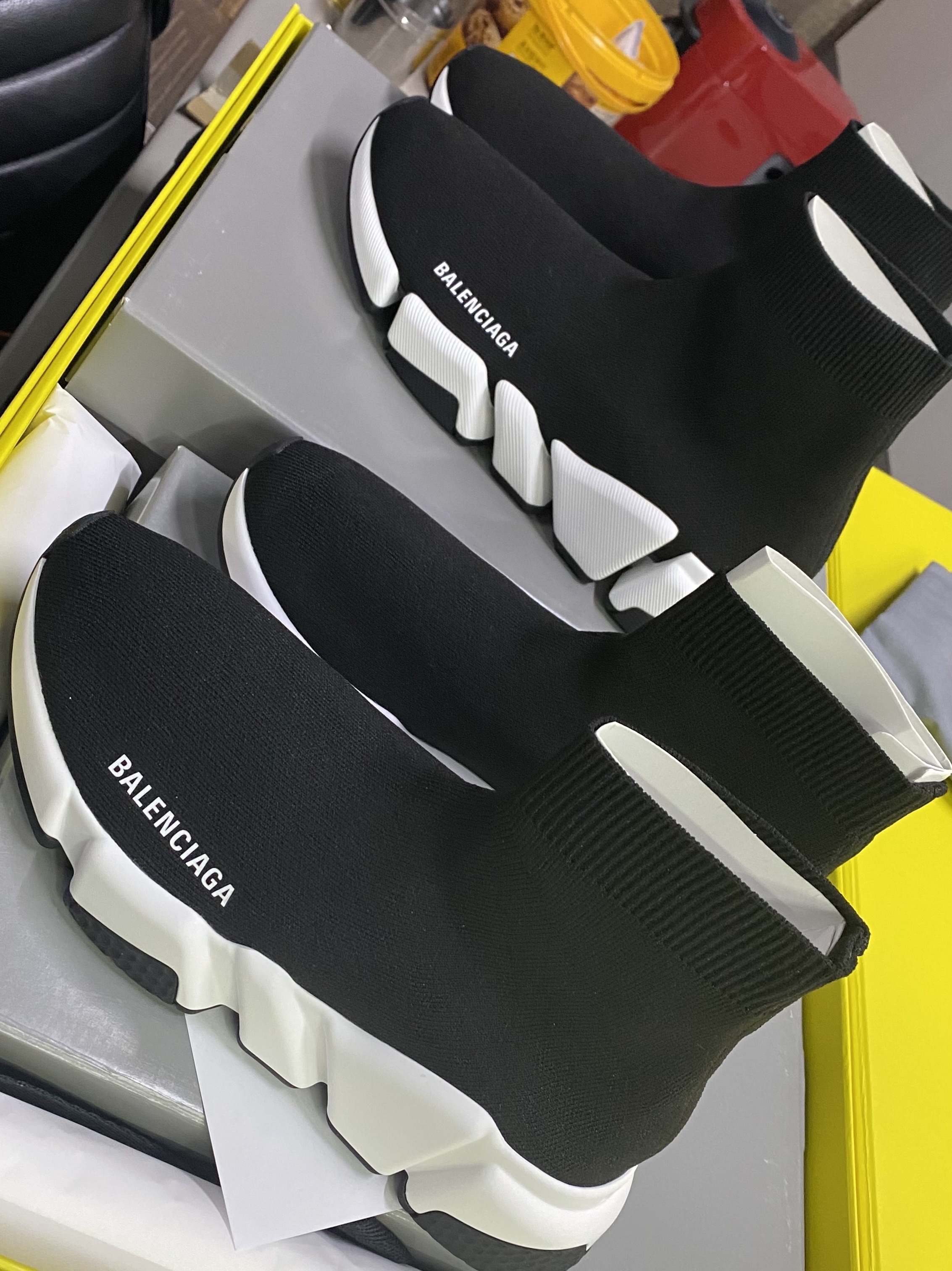 Balenciaga Speed 2.0 Trainer Black Knit White Sole 2020, (W) Balenciaga Speed Trainer Black White 2020 착용 스타일