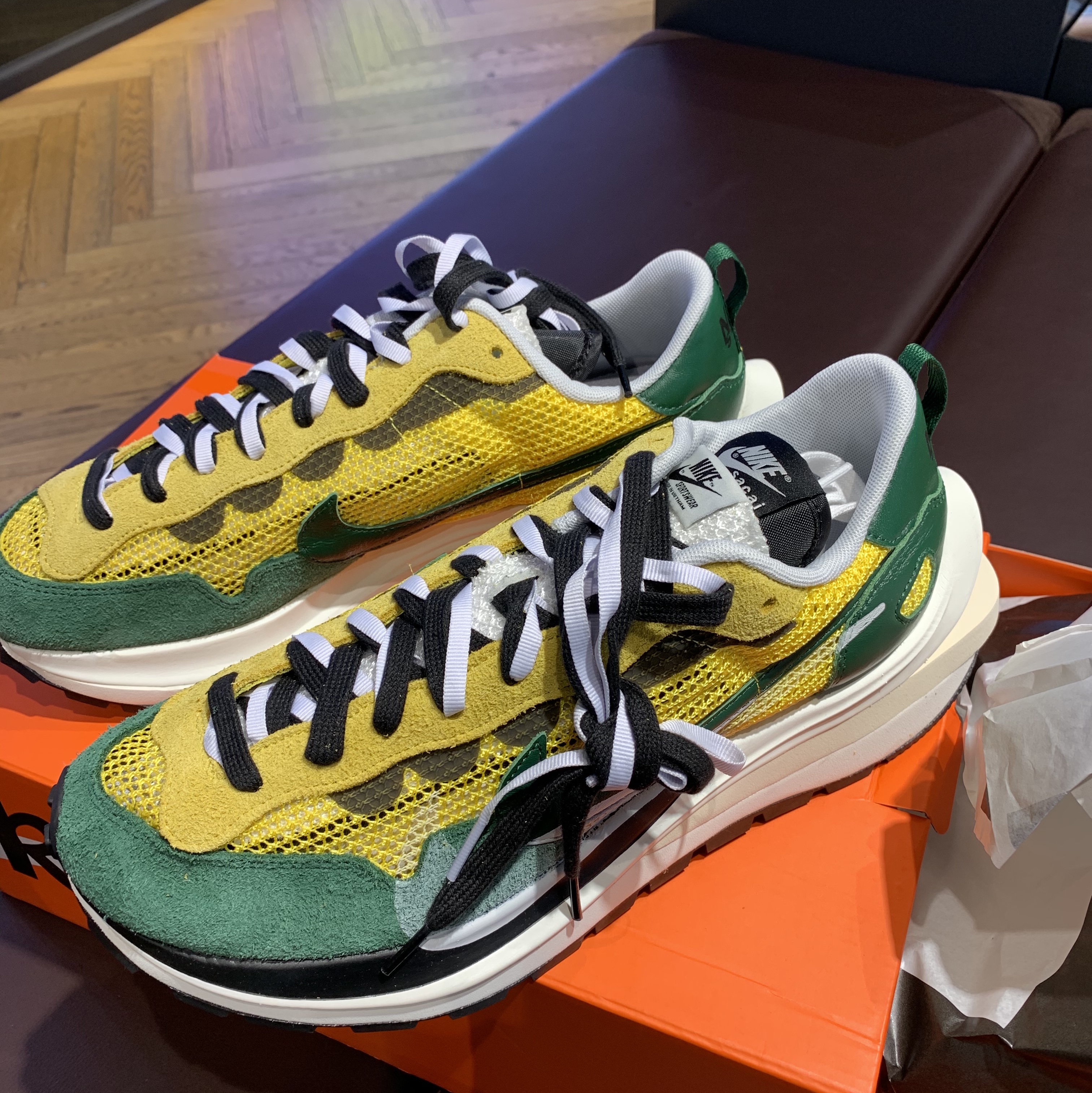 Nike x Sacai VaporWaffle Tour Yellow & Gorge Green Sail 착용 스타일 - 1