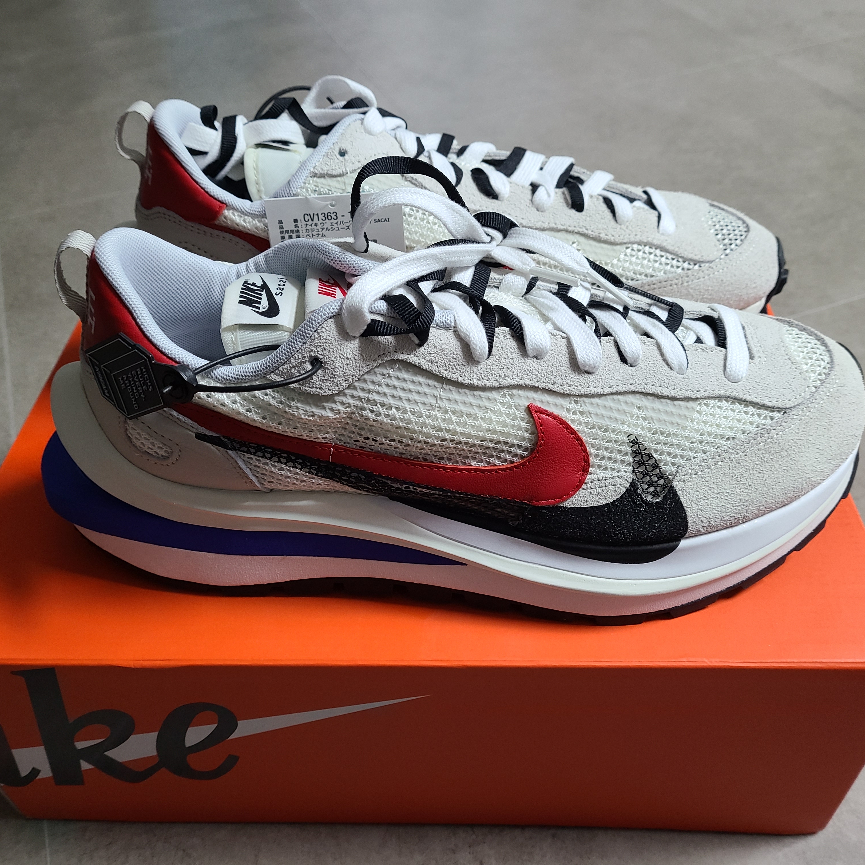 Nike x Sacai VaporWaffle Royal Fuchsia 착용 스타일 - 1
