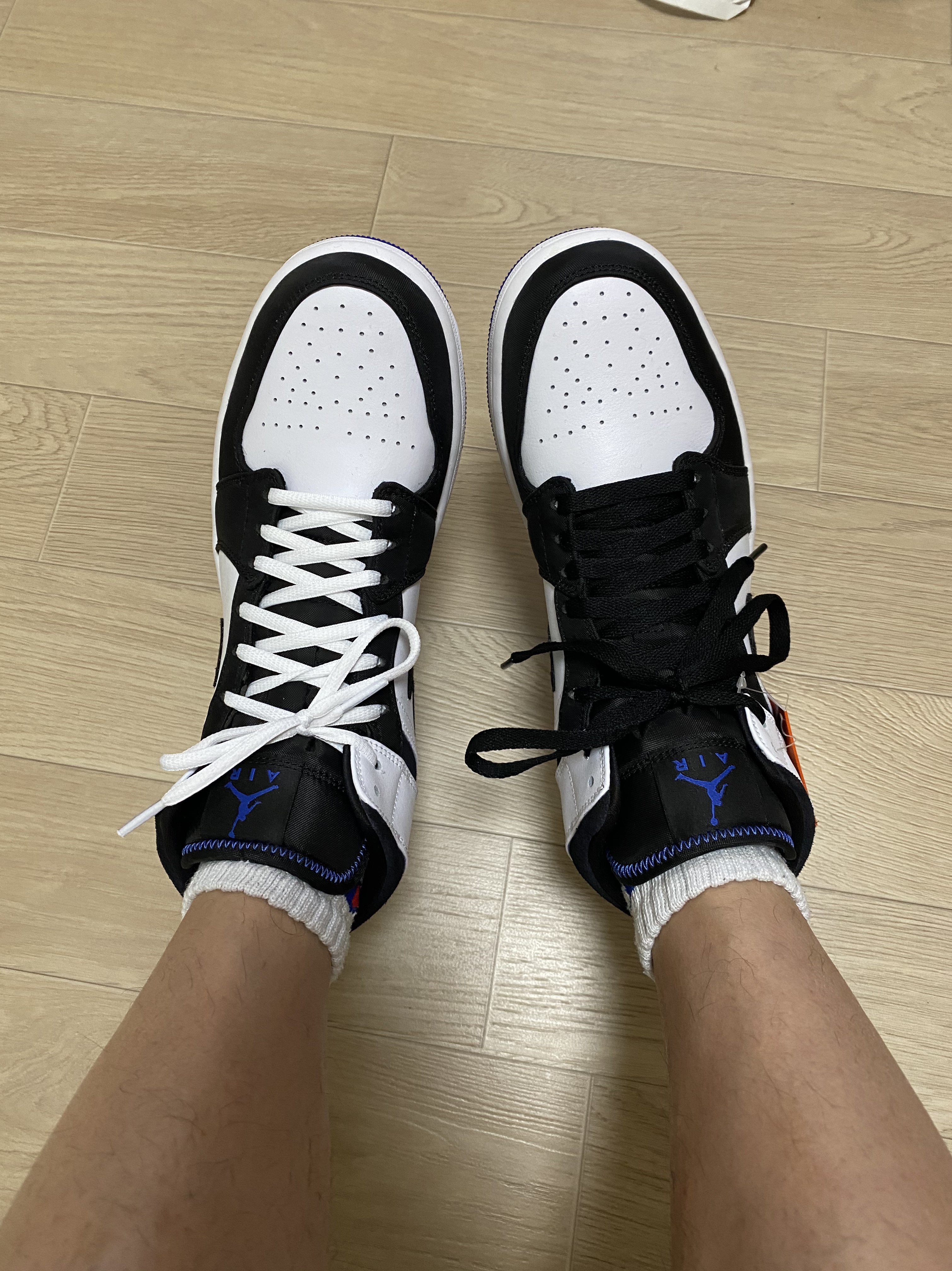 Jordan 1 Mid SE Hyper Royal 착용 스타일 - 1
