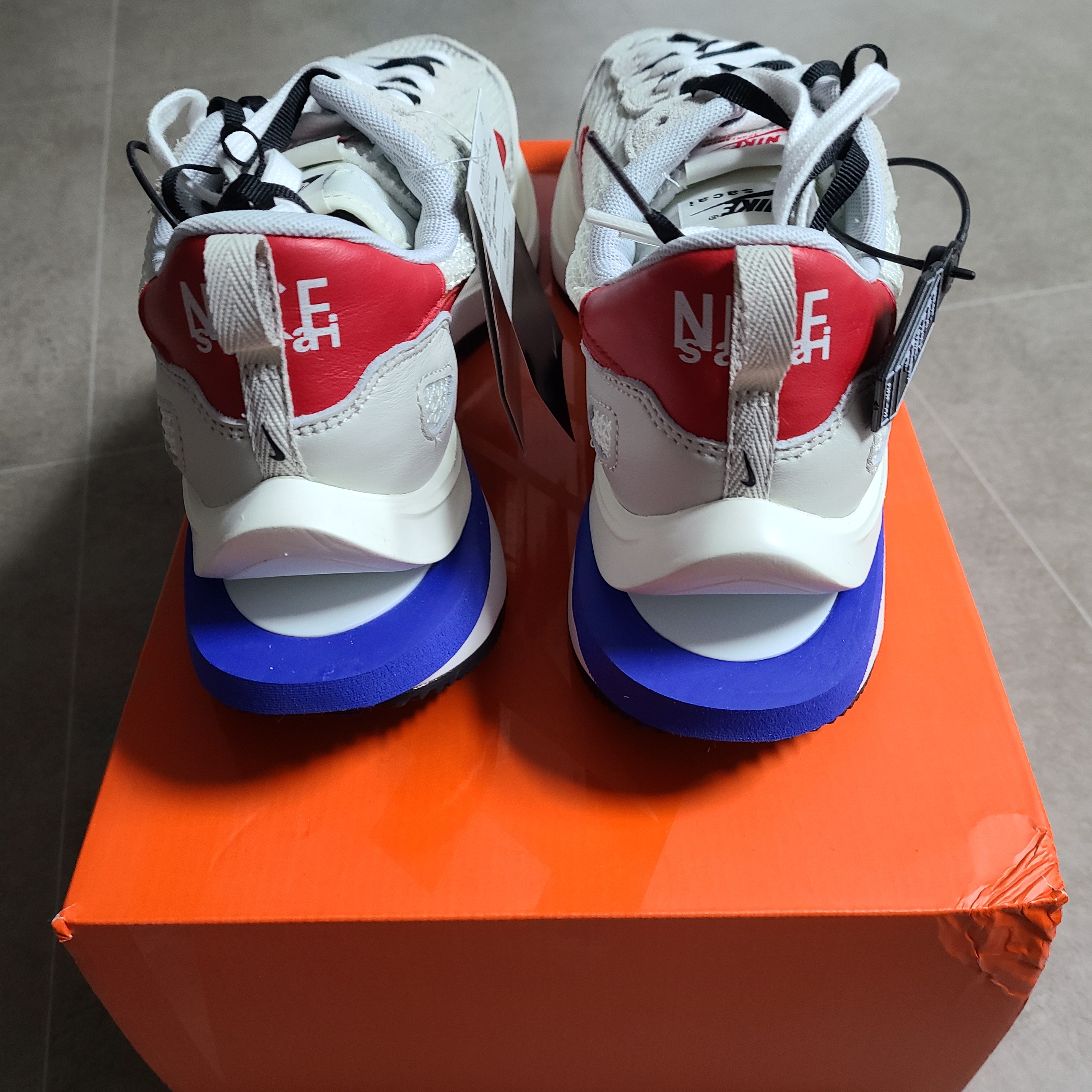 Nike x Sacai VaporWaffle Royal Fuchsia 착용 스타일 - 4