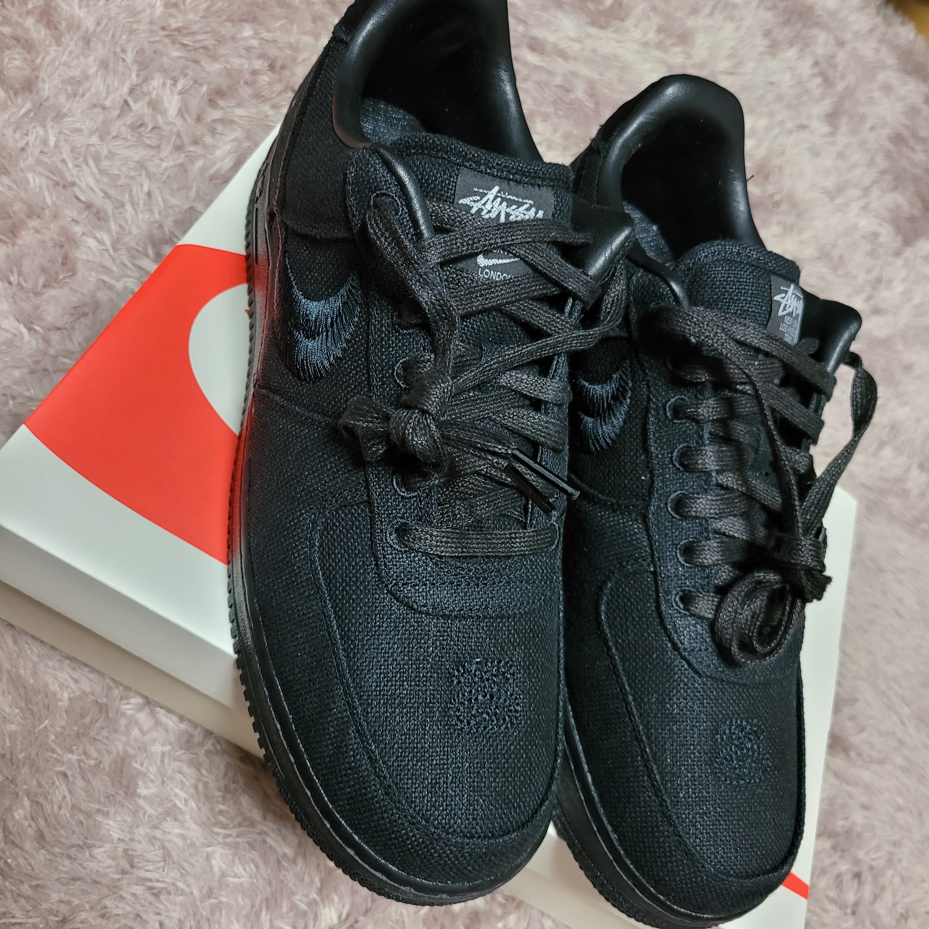 Nike x Stussy Air Force 1 Low Triple Black 착용 스타일