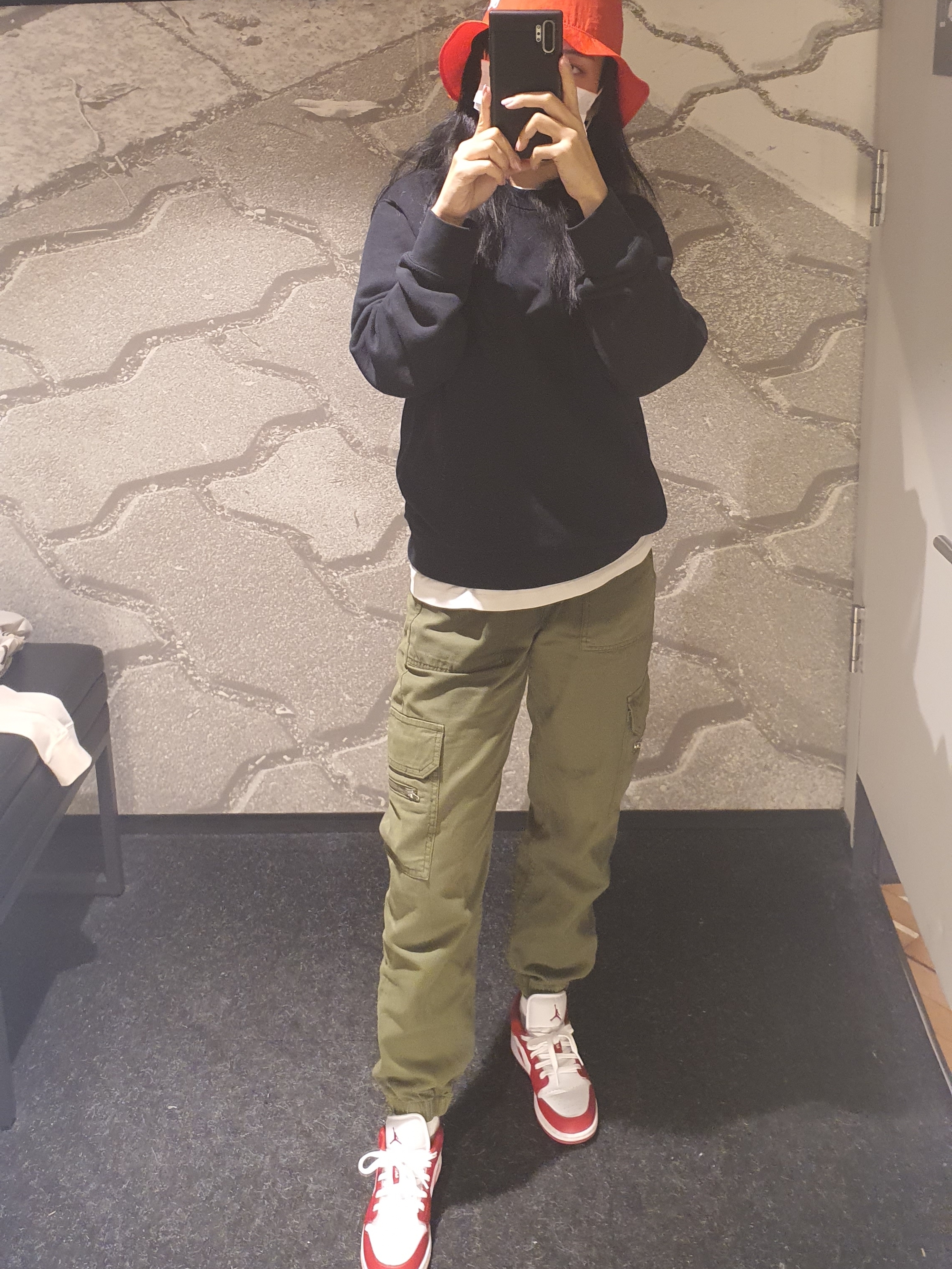 Jordan 1 Low Gym Red White, Nike x Stussy Bucket Hat Habanero Red 착용 스타일
