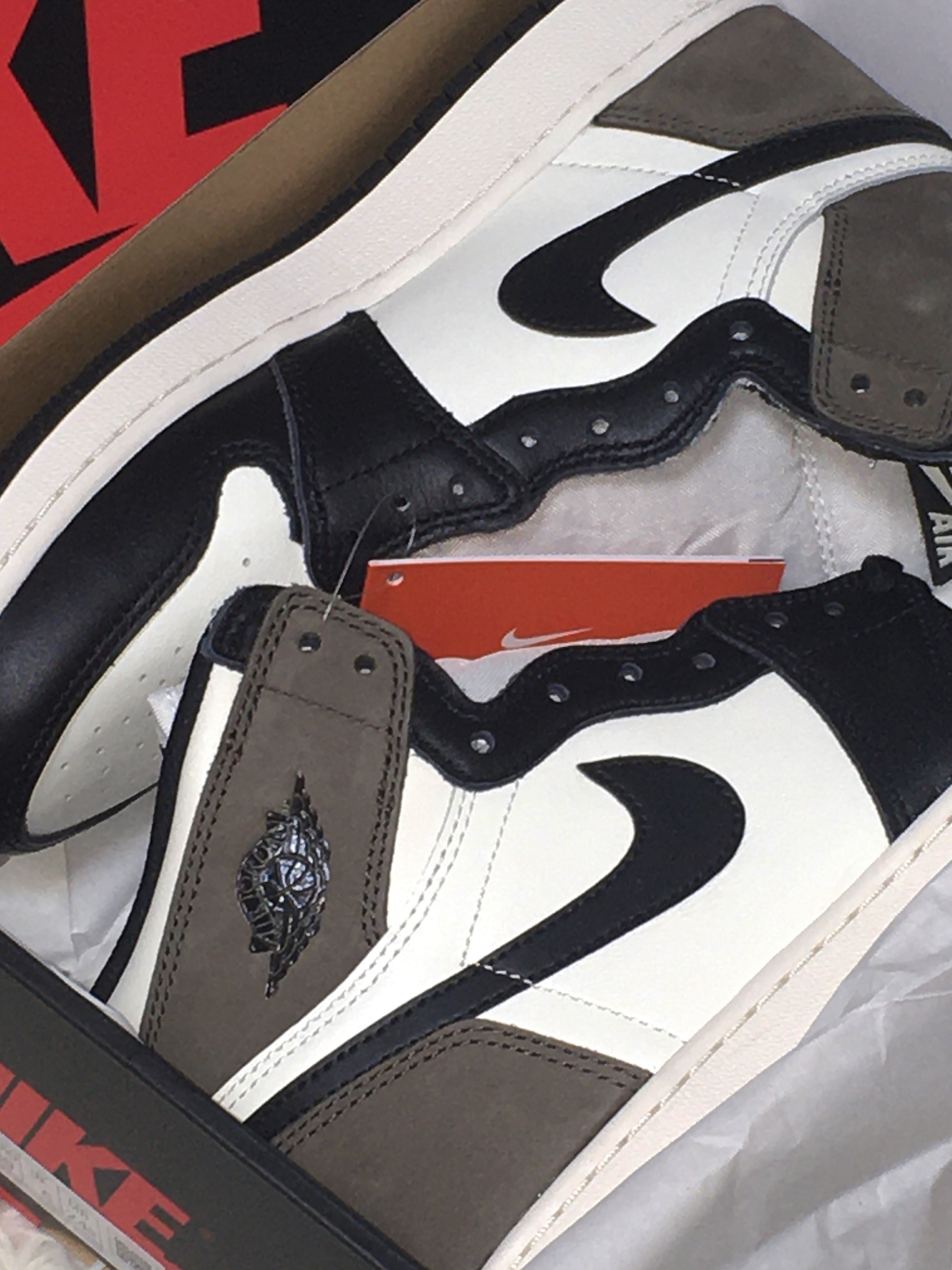 (GS) Jordan 1 Retro High OG Black Mocha 착용 스타일