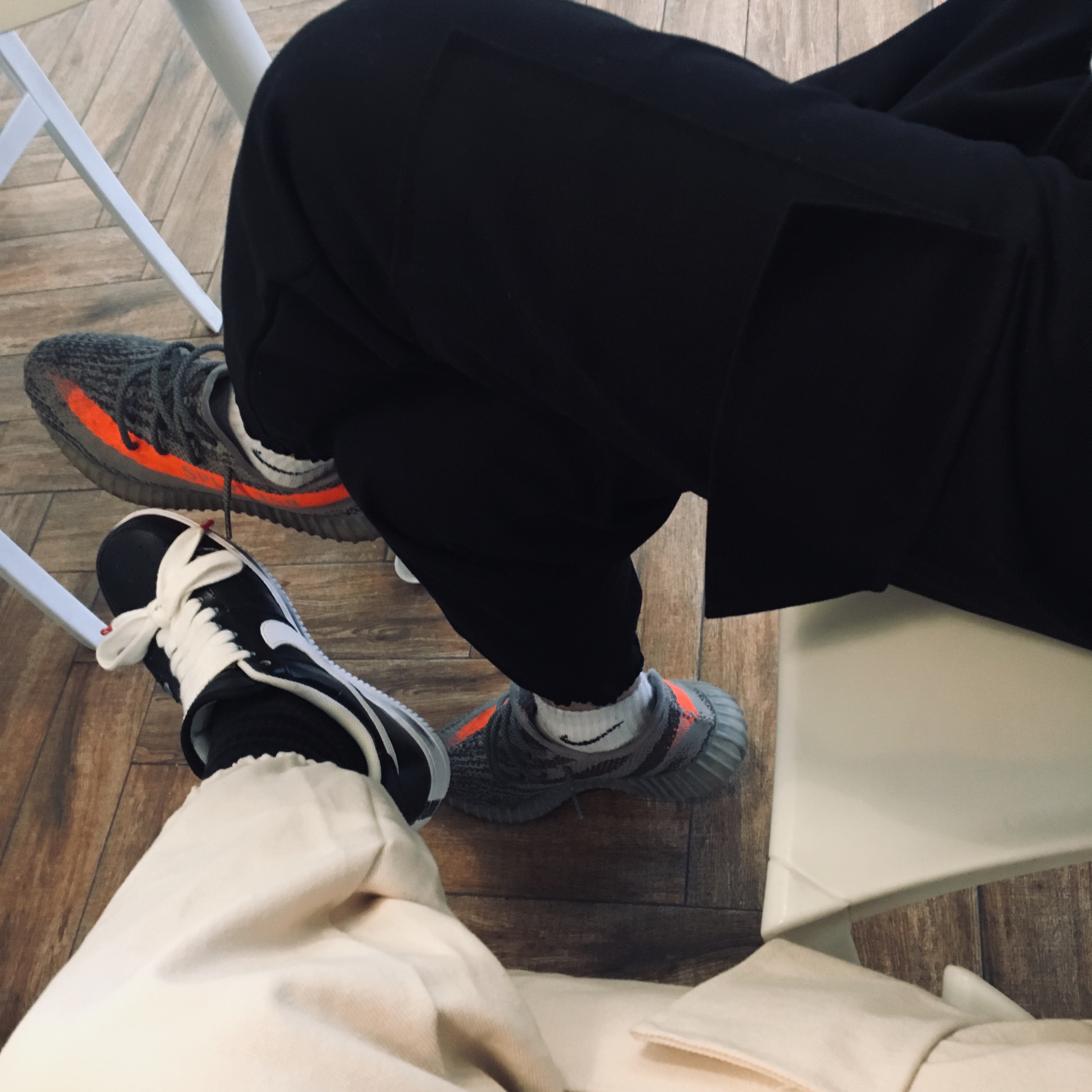 Nike x Peaceminusone Air Force 1 Low Para-Noise, Adidas Yeezy Boost 350 V2 Beluga 착용 스타일