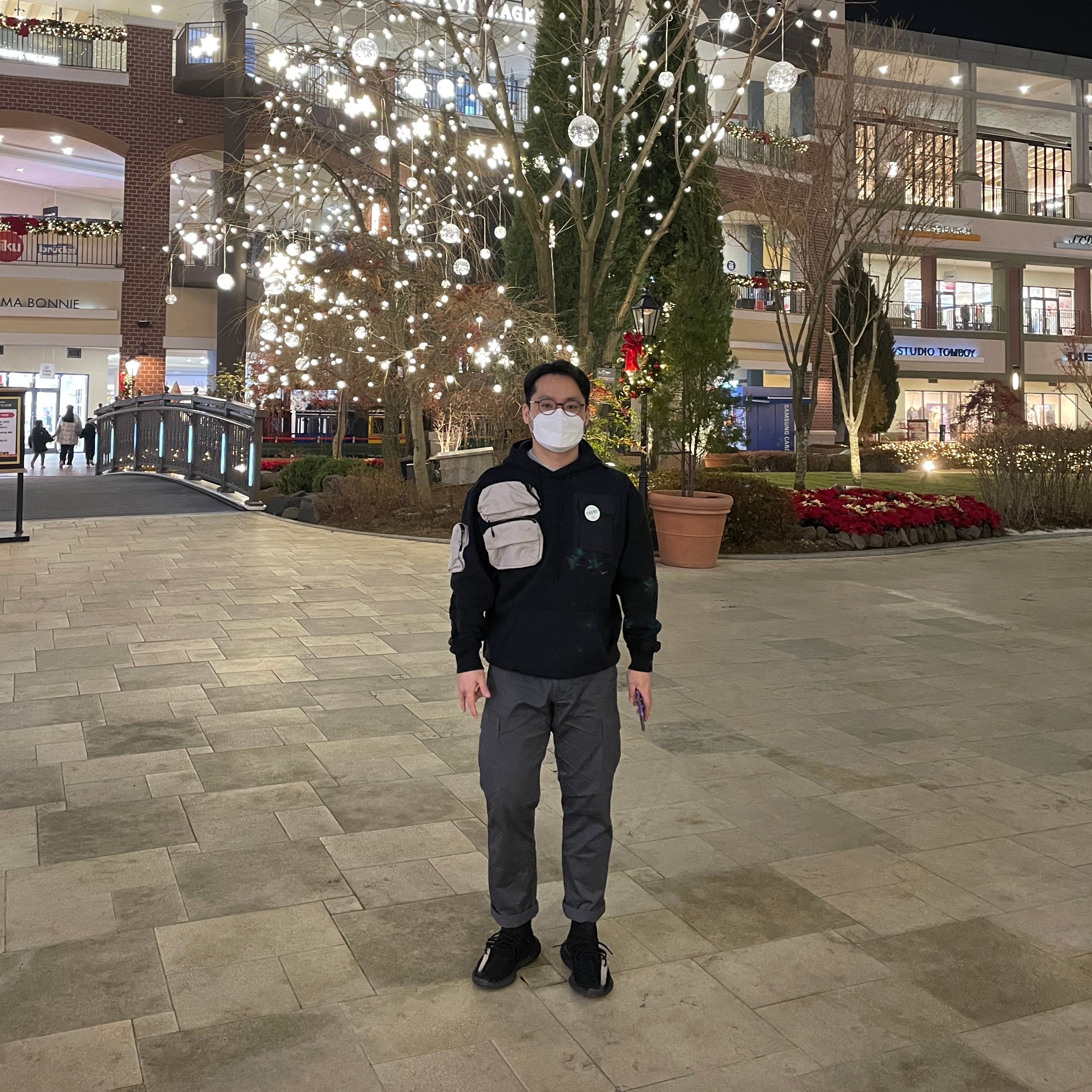 Nike x Travis Scott NRG AG Utility Hoodie Black, Adidas Yeezy Boost 350 V2 Core Black White 2016 착용 스타일