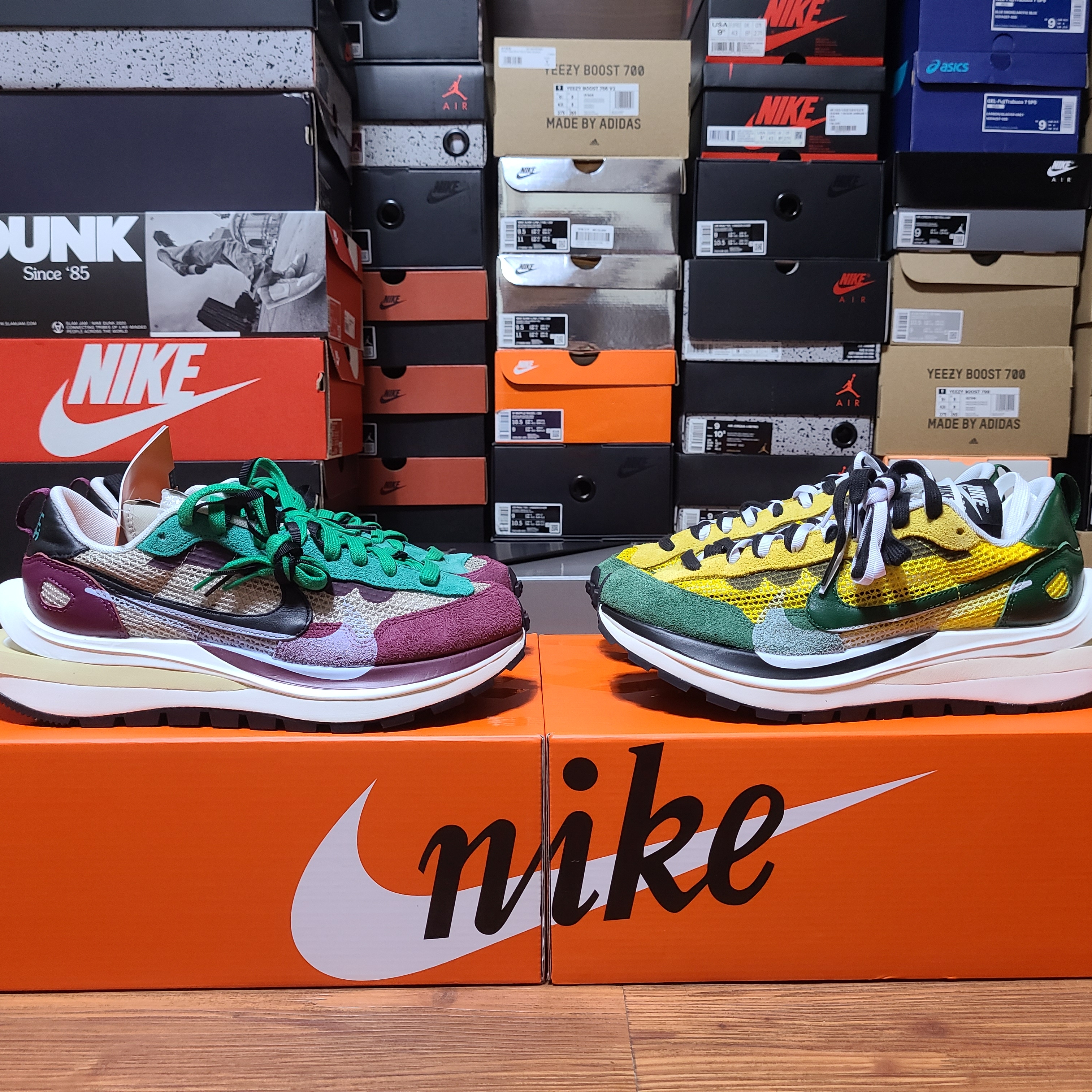 Nike x Sacai VaporWaffle Tour Yellow & Gorge Green Sail, Nike x Sacai VaporWaffle String & Black Villain Red 착용 스타일