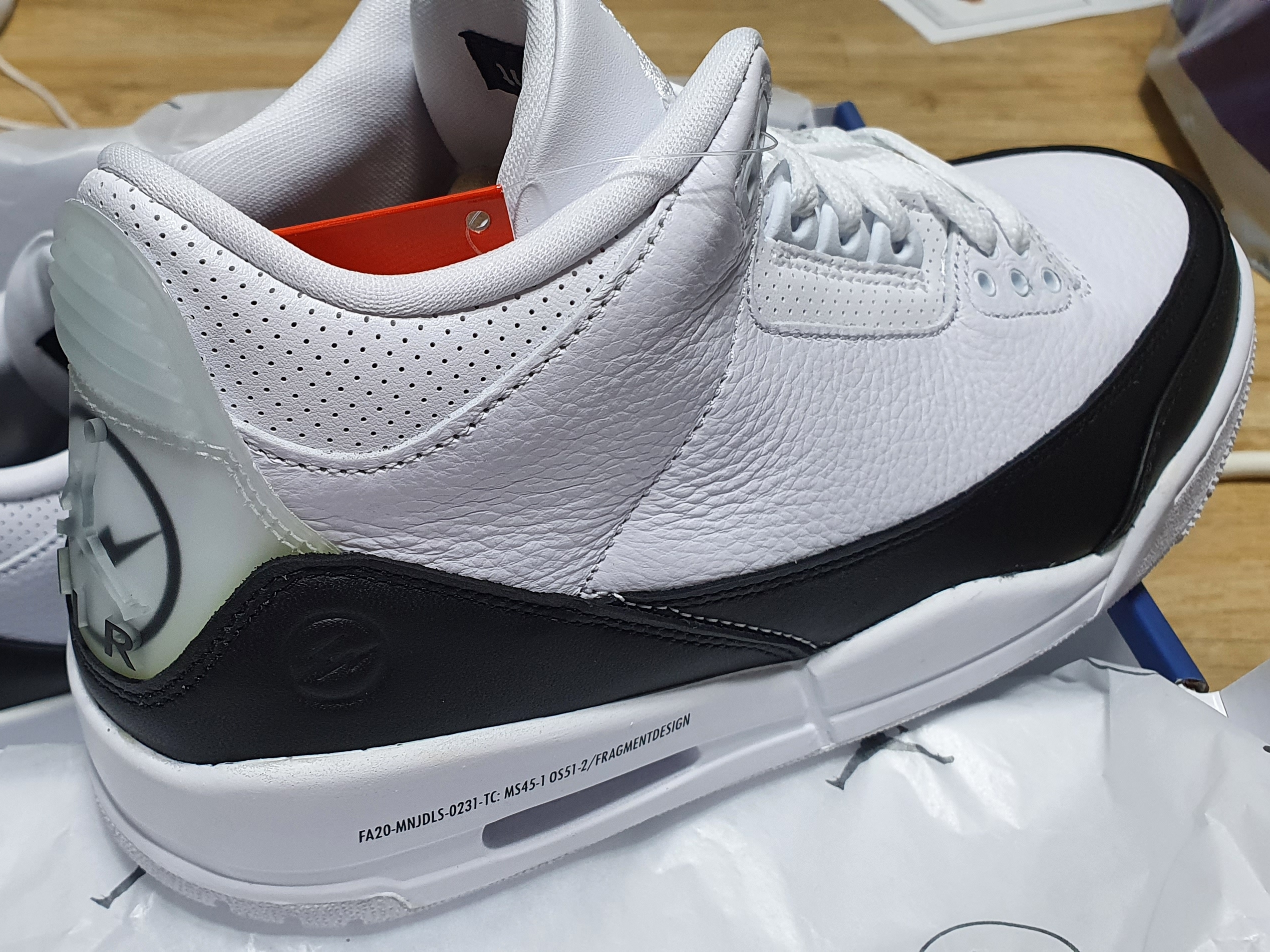 Jordan 3 x Fragment Retro SP White Black 착용 스타일 - 2