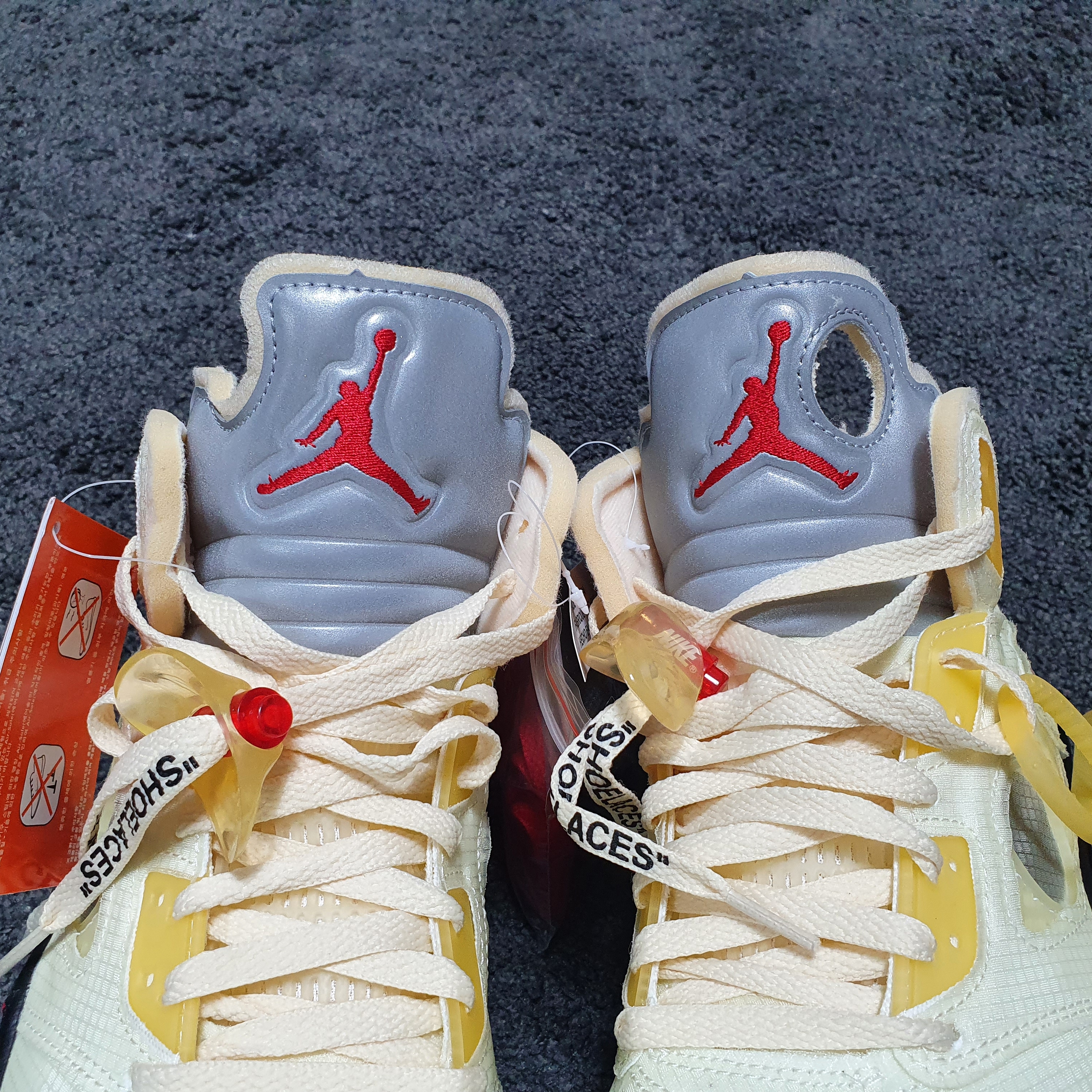 Jordan 5 x Off-White Retro SP Sail Fire Red 착용 스타일 - 5