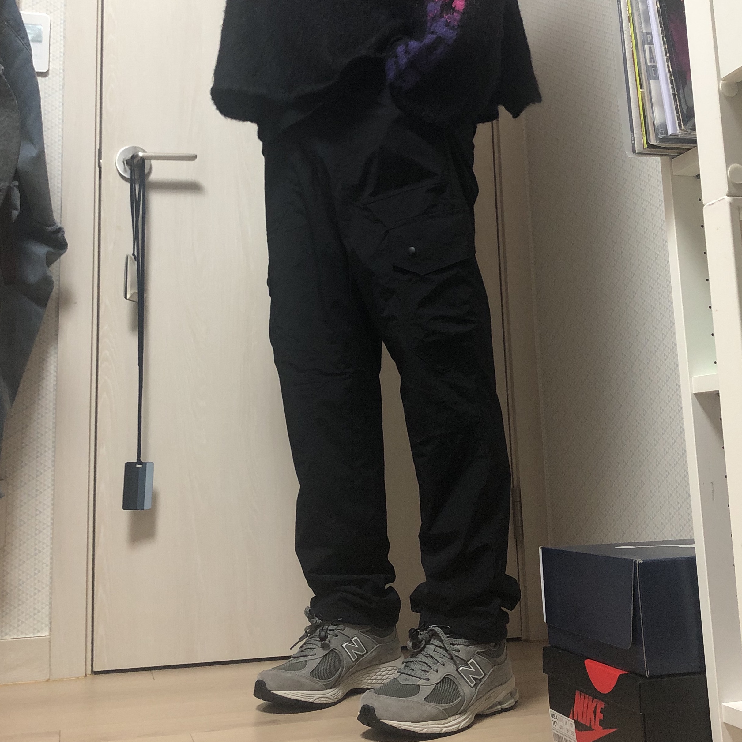 New Balance 2002R Grey 착용 스타일