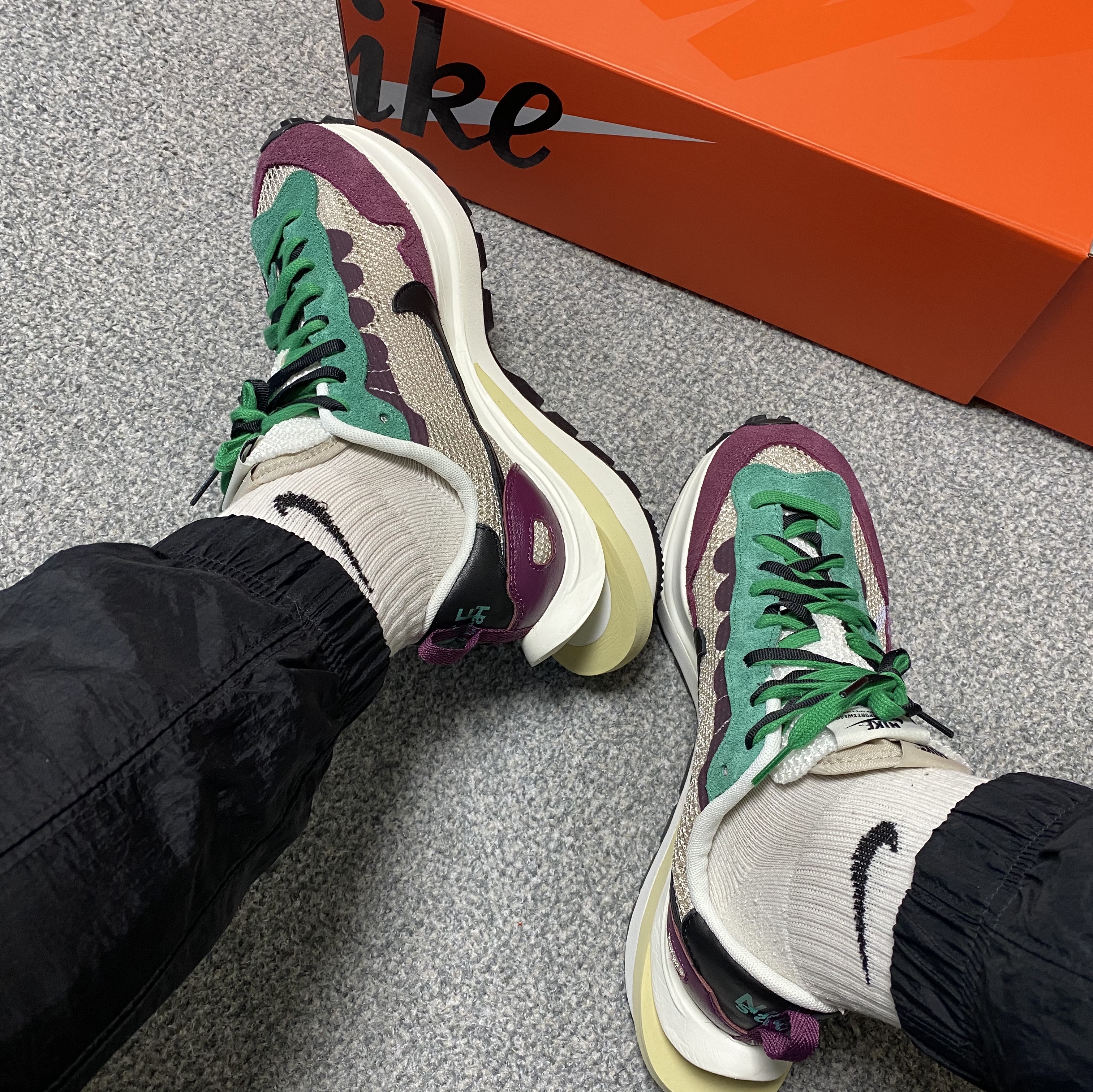 Nike x Sacai VaporWaffle String & Black Villain Red 착용 스타일