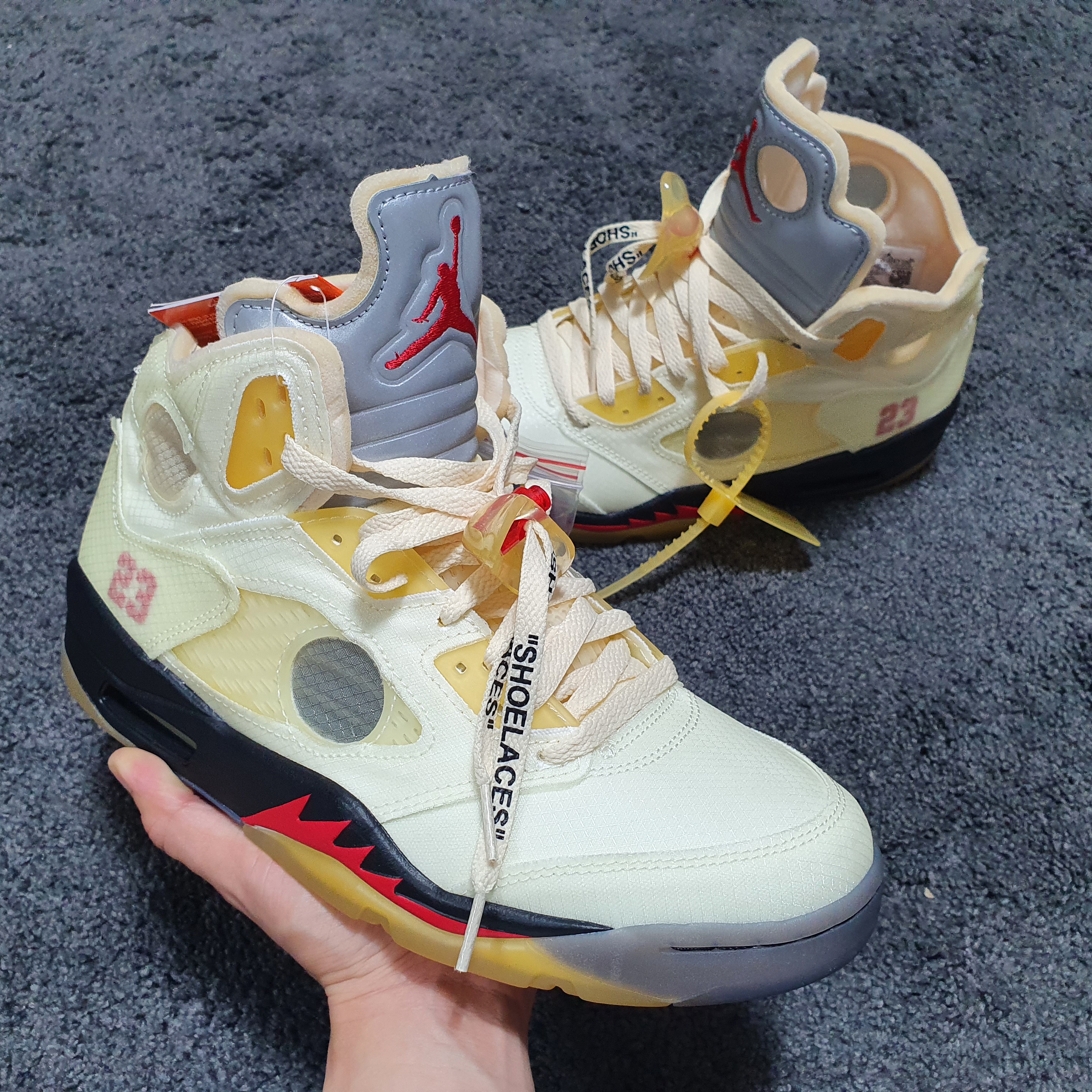 Jordan 5 x Off-White Retro SP Sail Fire Red 착용 스타일 - 1